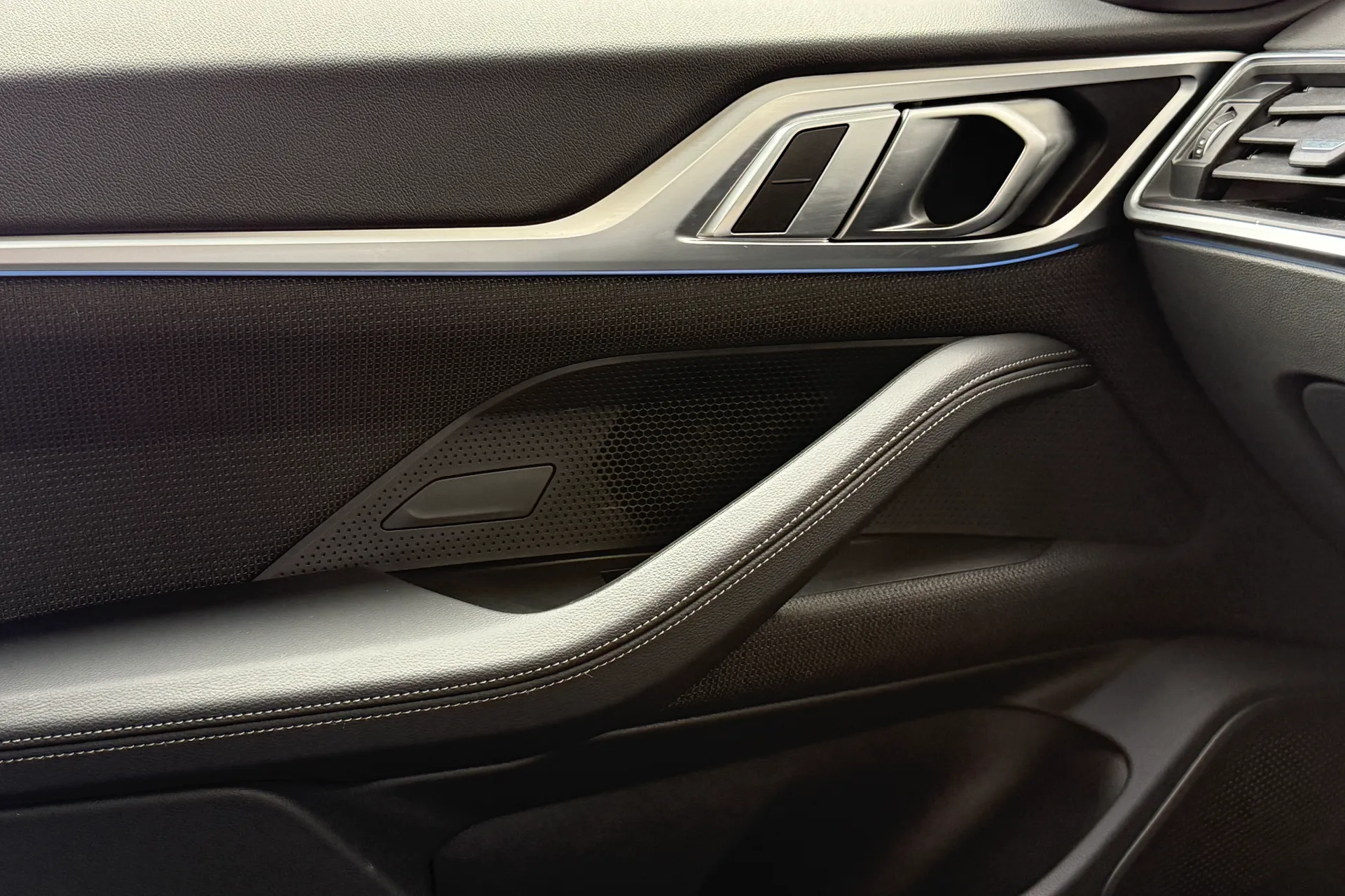 BMW I4 thumbnail image number 28