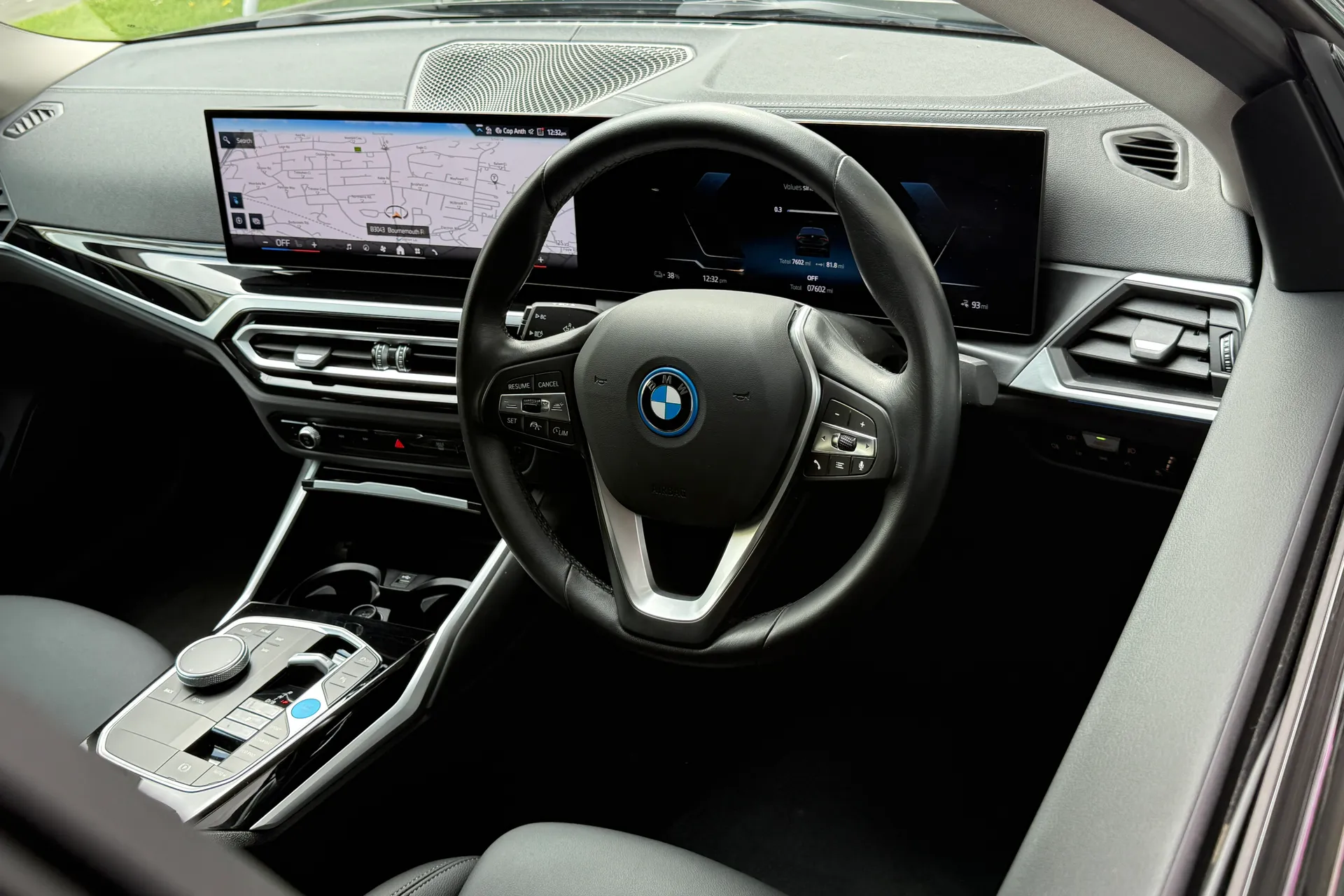 BMW I4 thumbnail image number 32