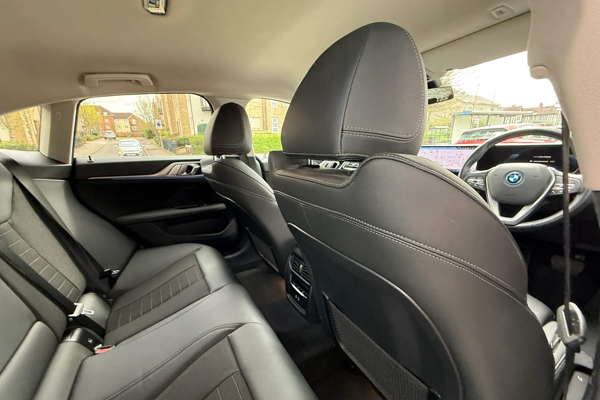 BMW I4 thumbnail image number 35