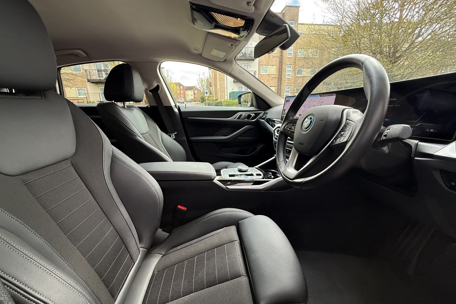 BMW I4 thumbnail image number 31