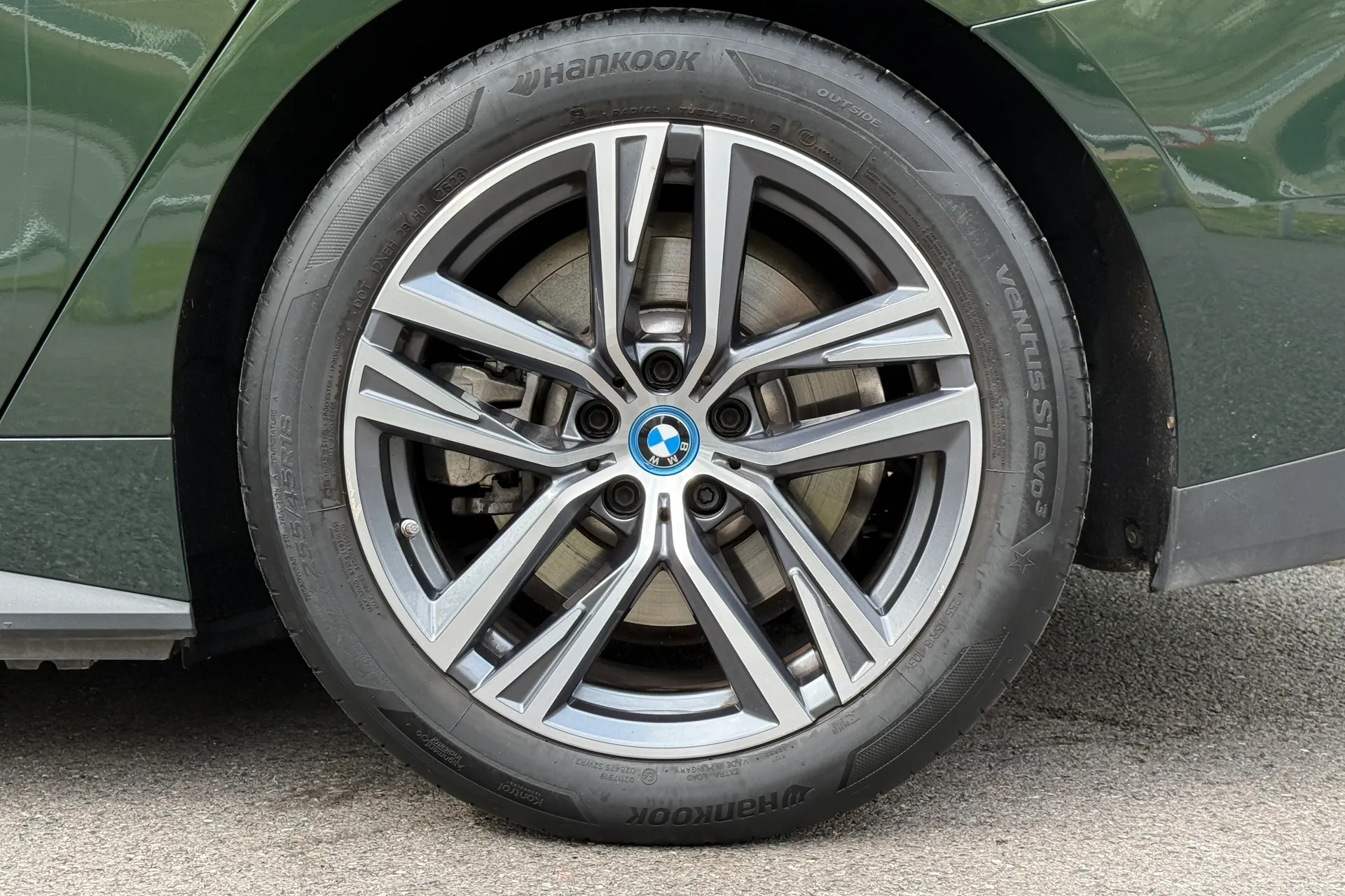 BMW I4 thumbnail image number 8