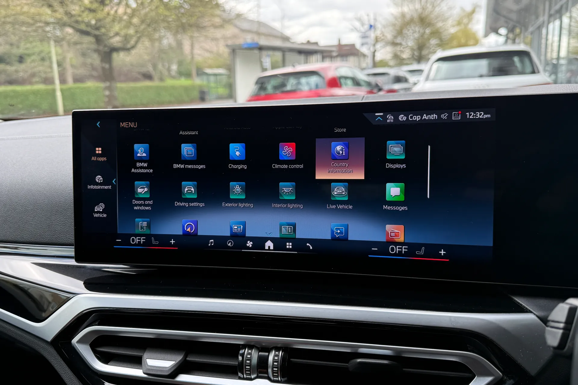 BMW I4 thumbnail image number 25