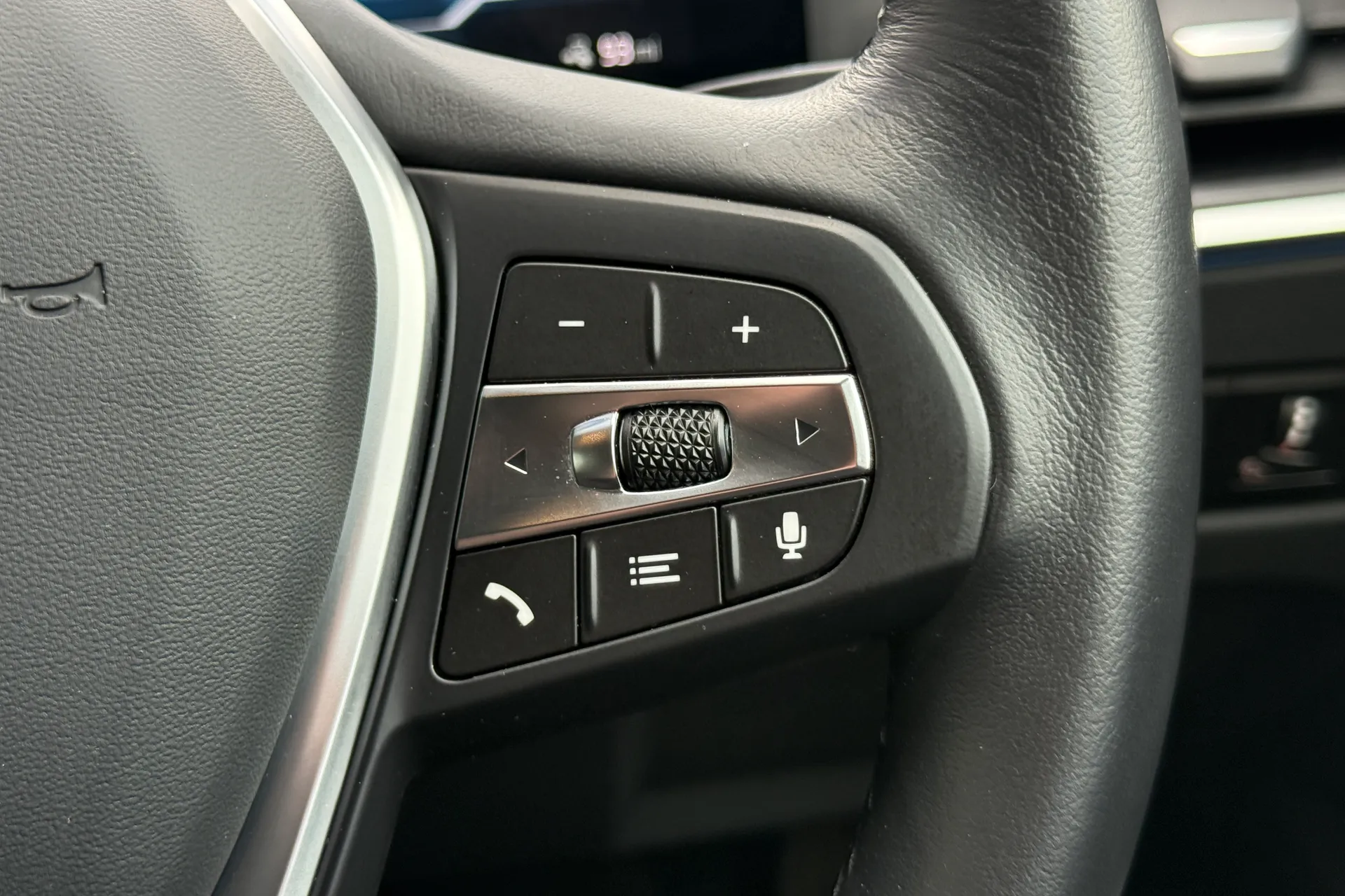 BMW I4 thumbnail image number 11