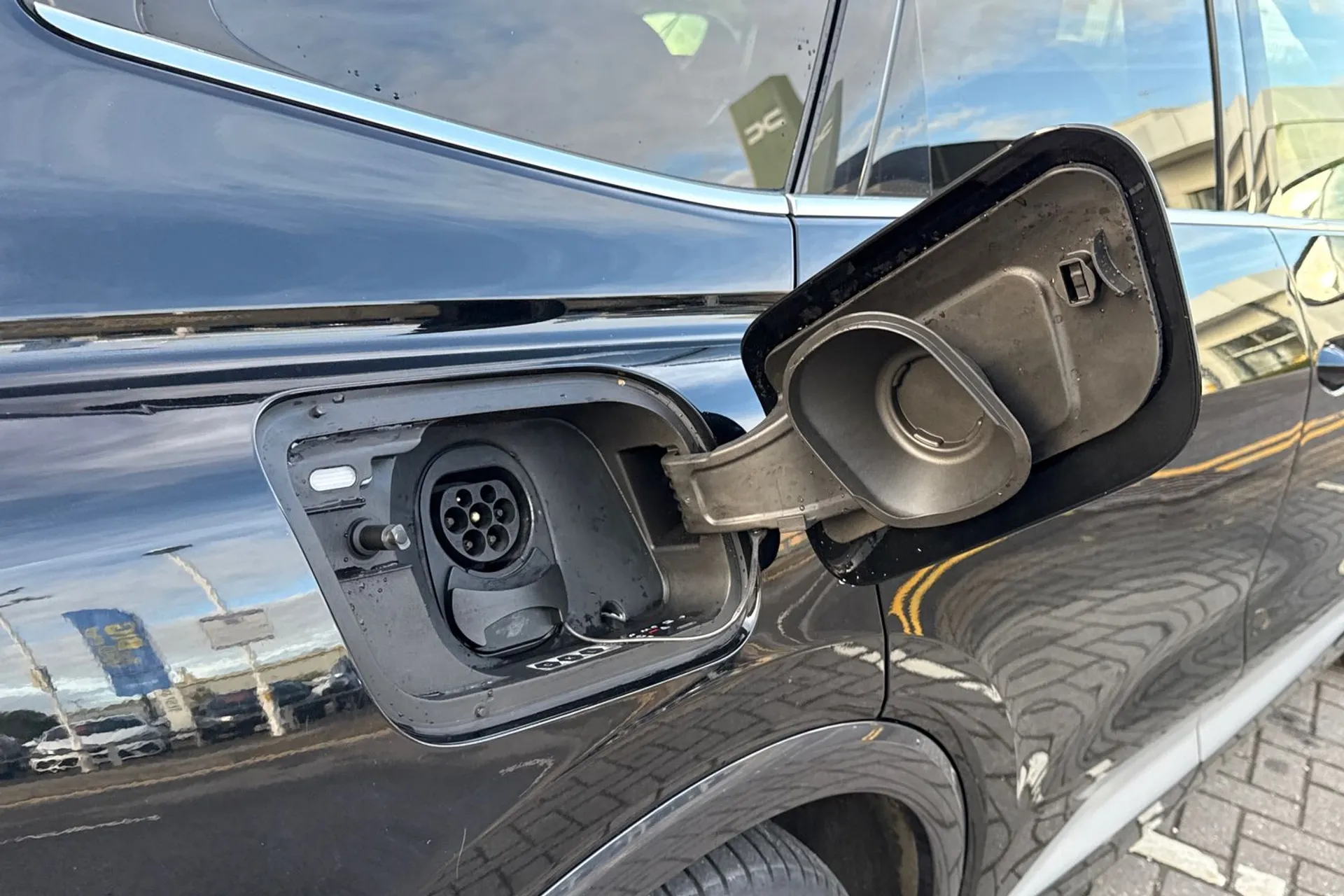 Audi Q4 thumbnail image number 17