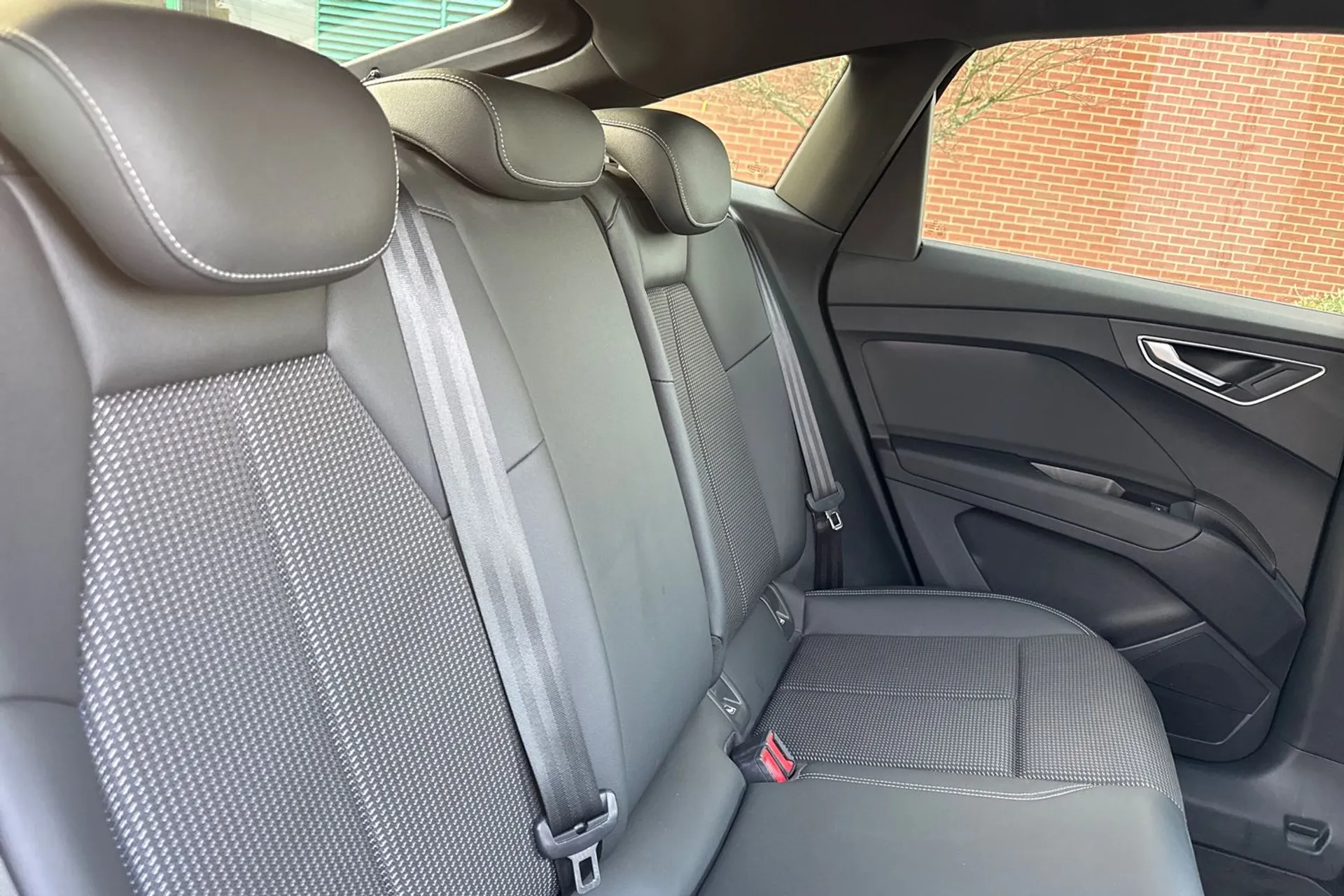 Audi Q4 thumbnail image number 22