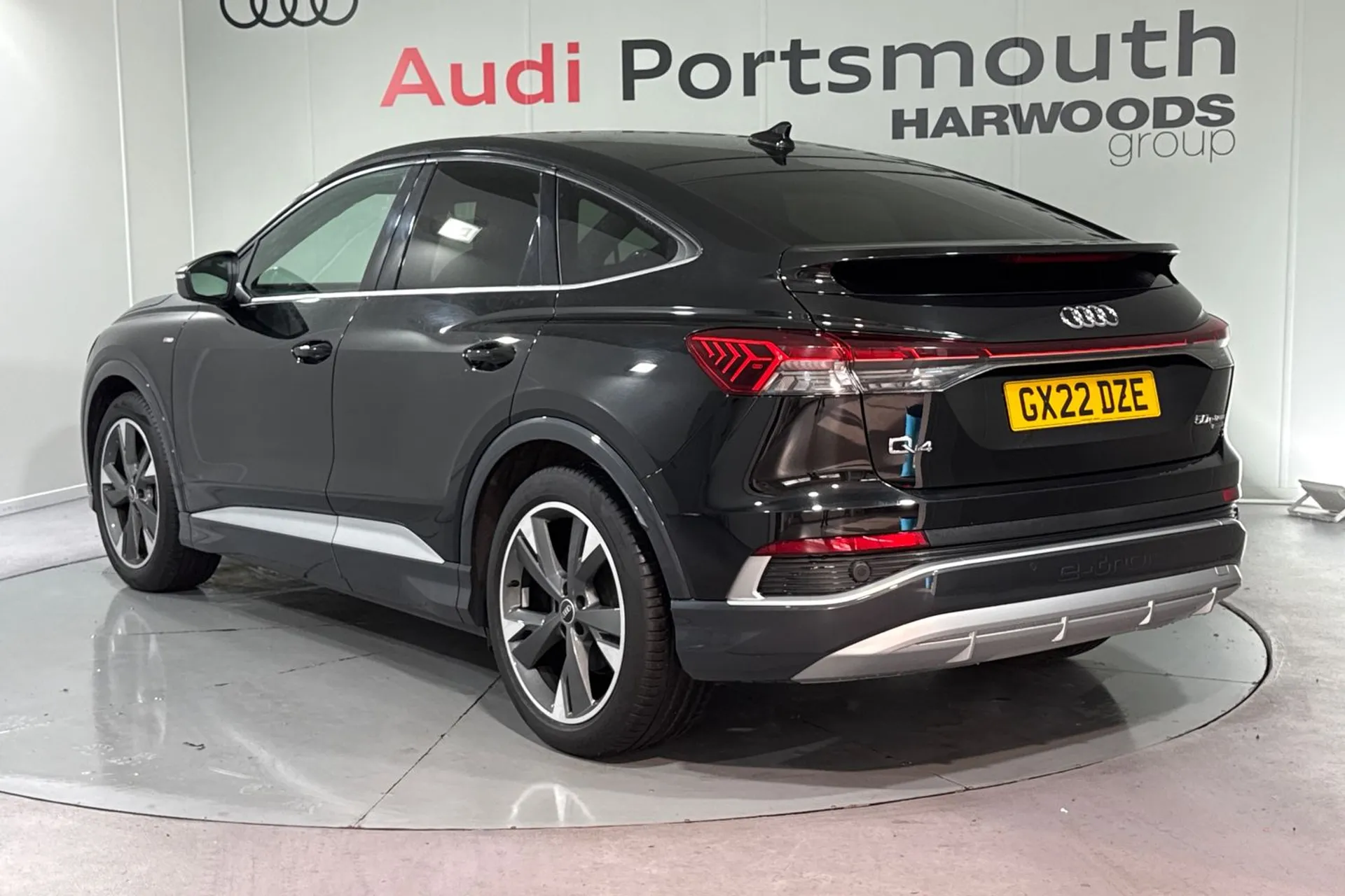 Audi Q4 thumbnail image number 9