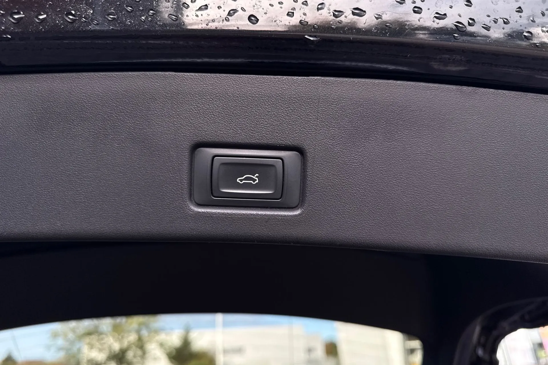 Audi Q4 thumbnail image number 19