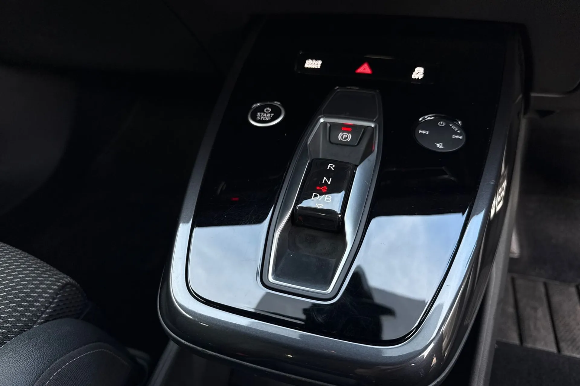 Audi Q4 thumbnail image number 35