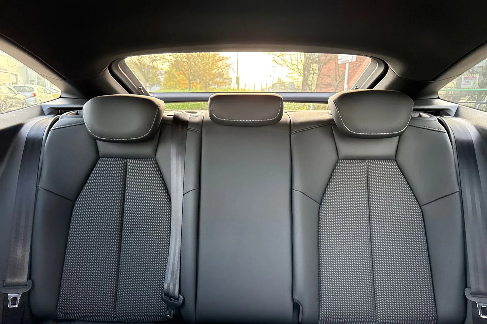 Audi Q4 thumbnail image number 36