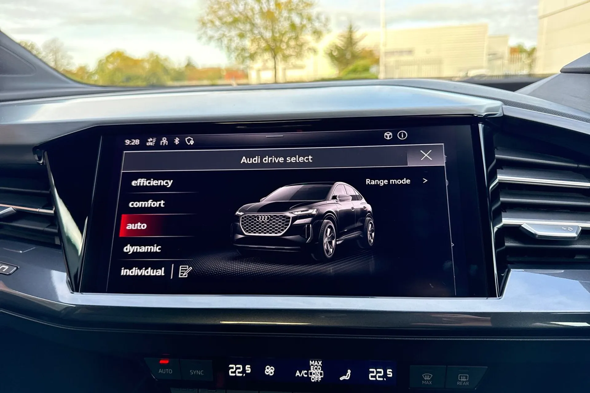 Audi Q4 thumbnail image number 33