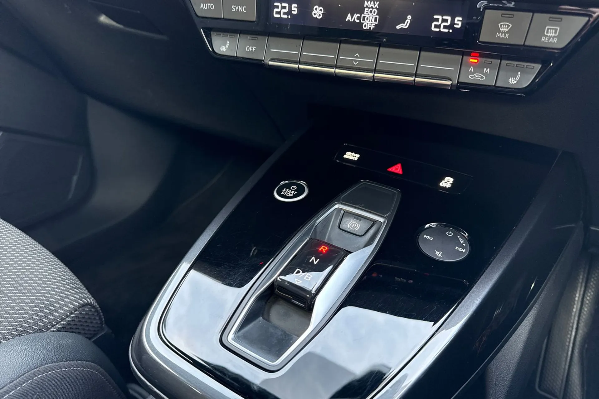 Audi Q4 thumbnail image number 38