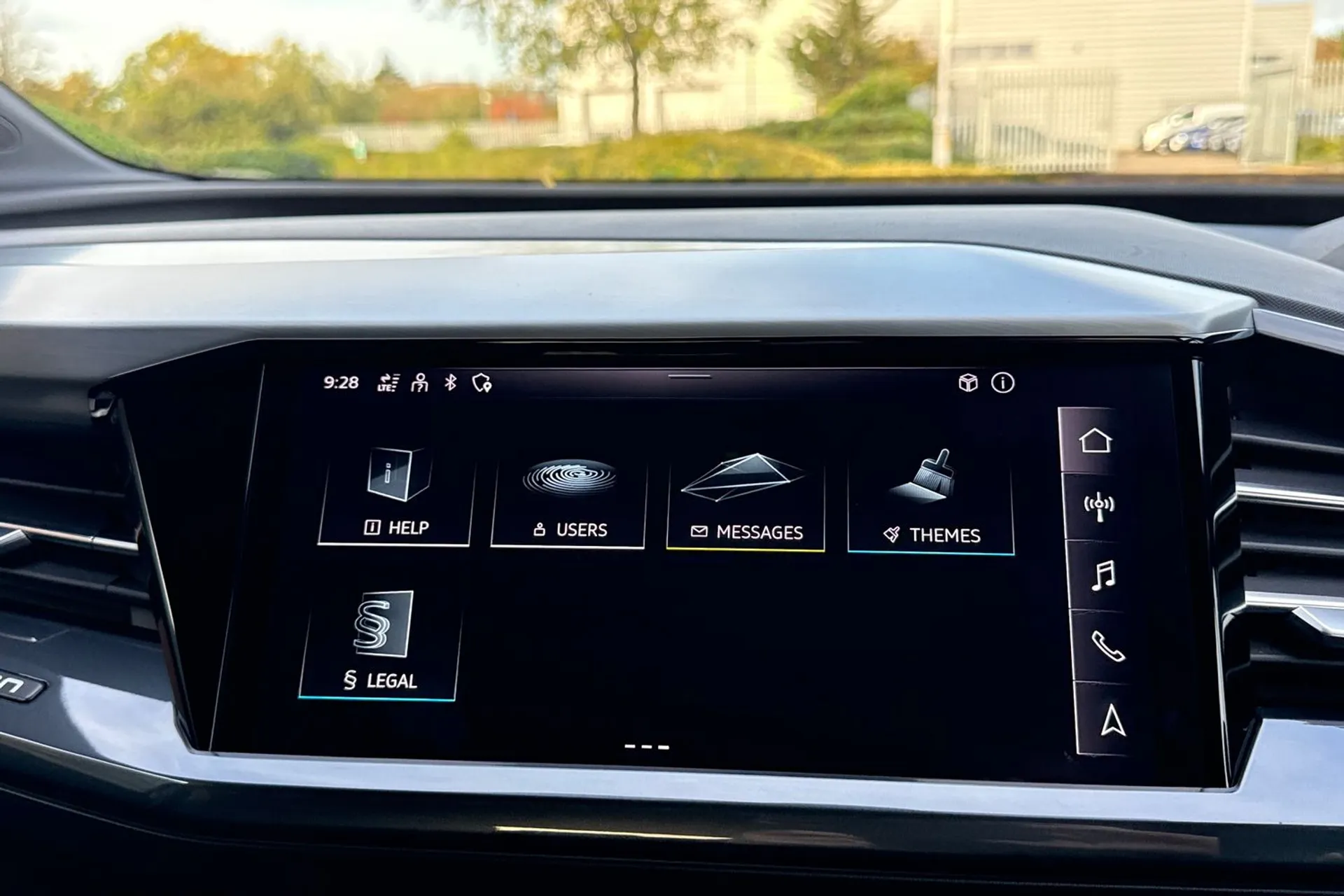 Audi Q4 thumbnail image number 31