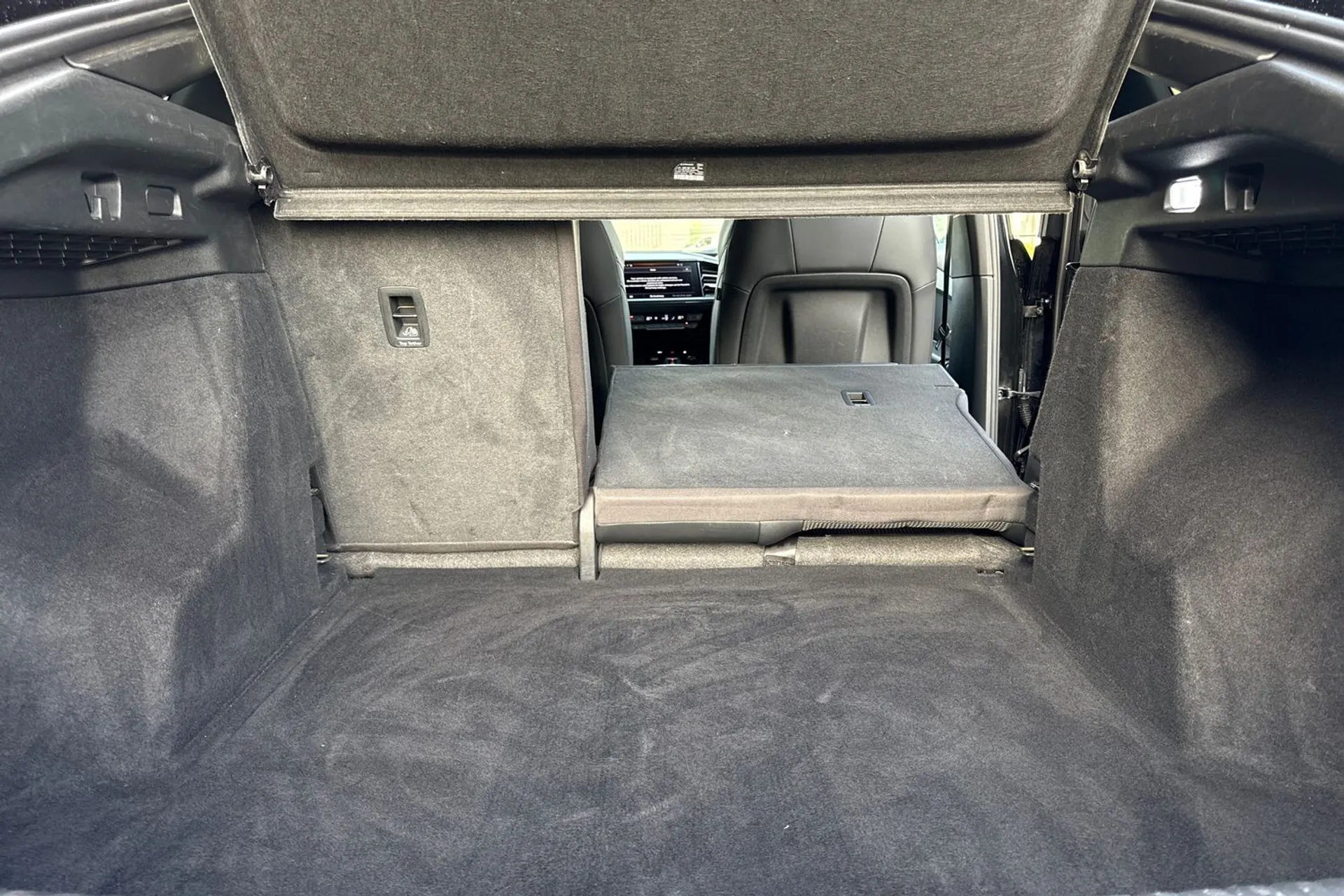 Audi Q4 thumbnail image number 20