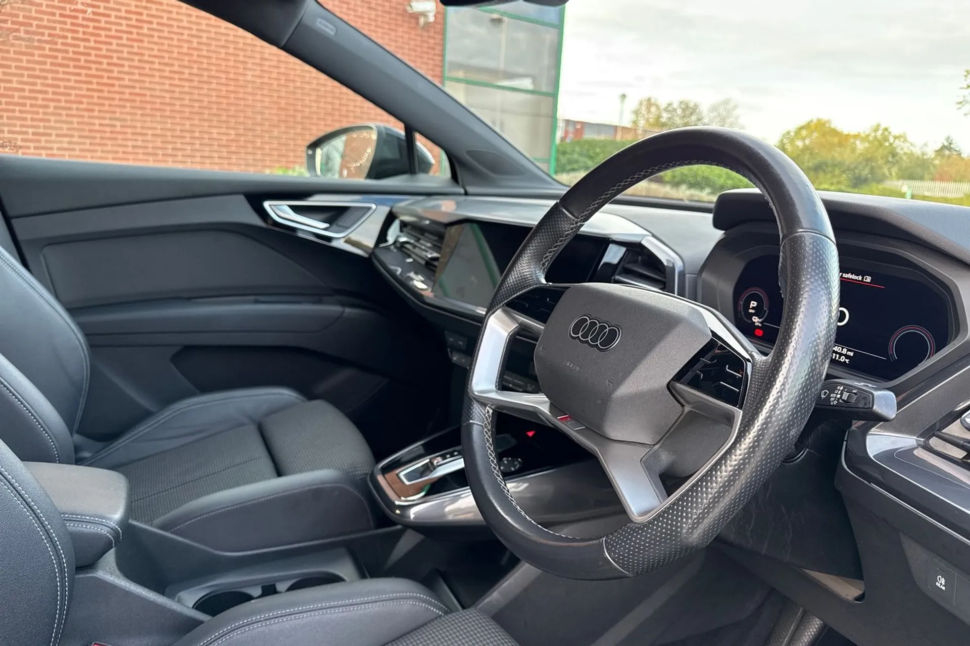 Audi Q4 thumbnail image number 28