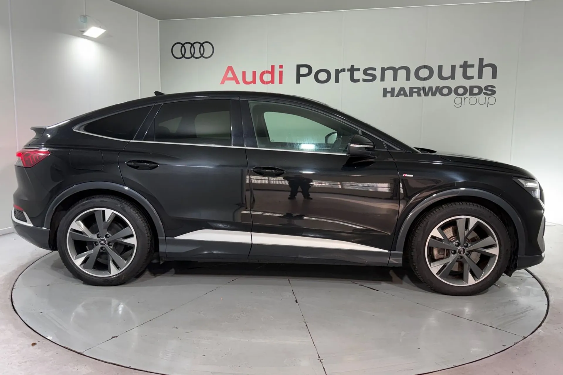 Audi Q4 thumbnail image number 2