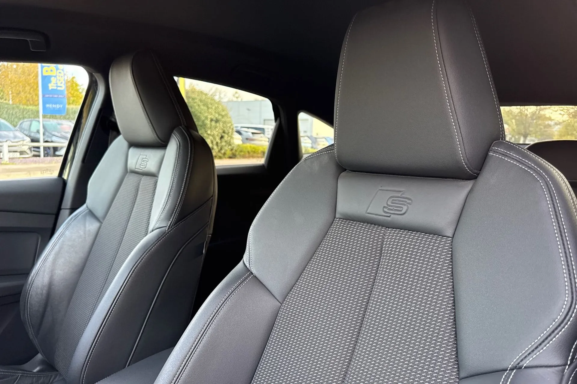 Audi Q4 thumbnail image number 32