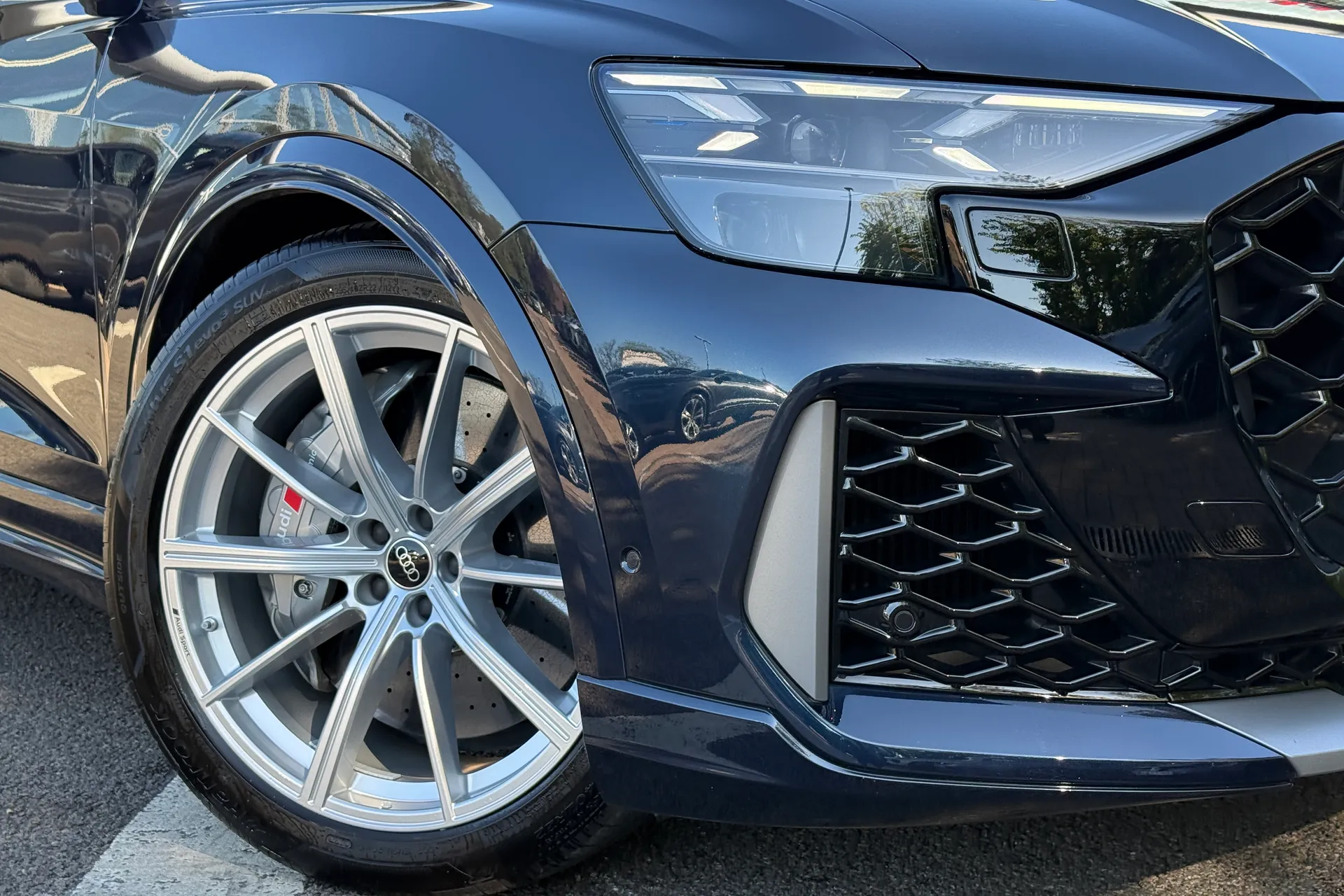 Audi RS Q8 thumbnail image number 11