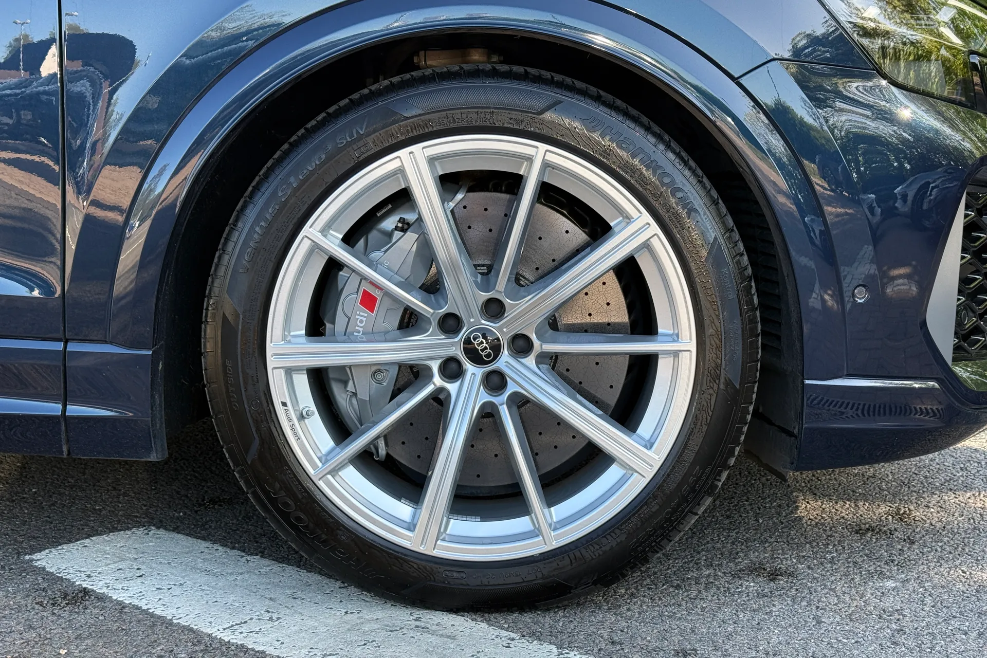 Audi RS Q8 thumbnail image number 33