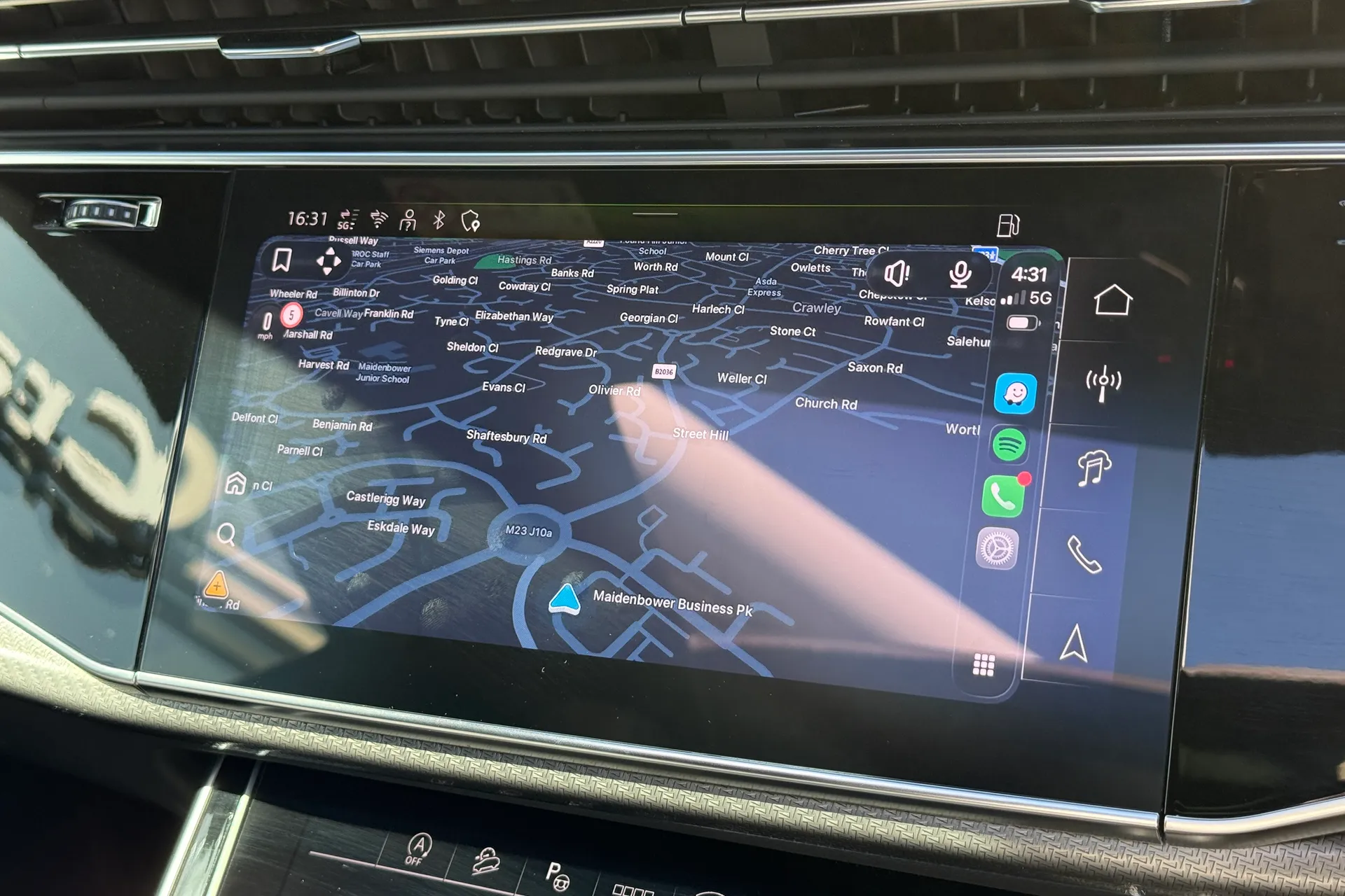 Audi RS Q8 thumbnail image number 10