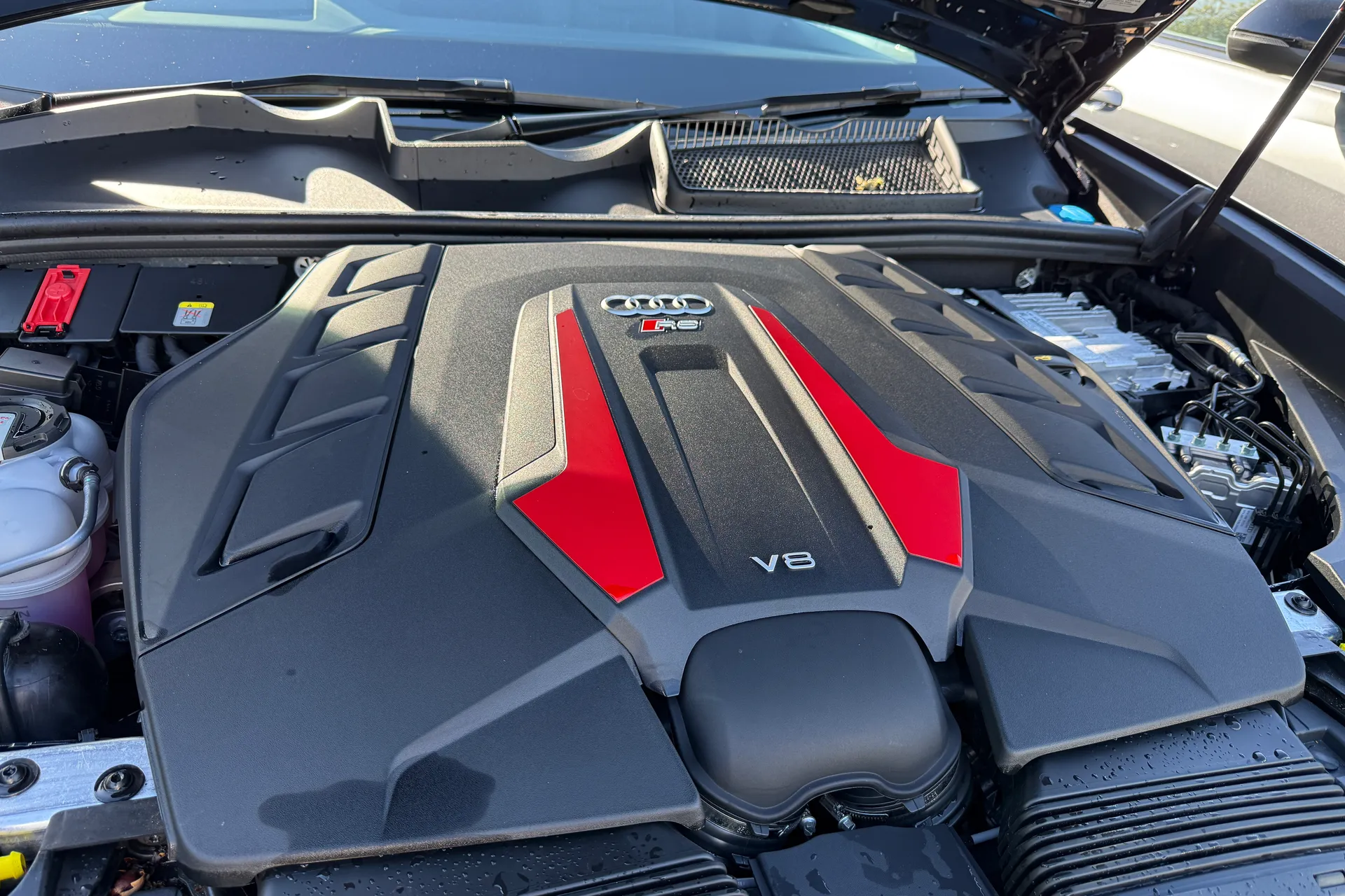 Audi RS Q8 thumbnail image number 32
