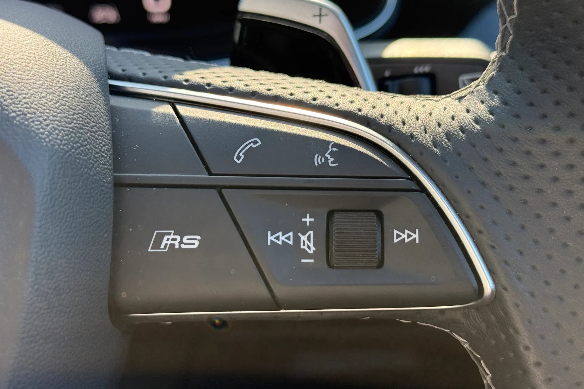 Audi RS Q8 thumbnail image number 34