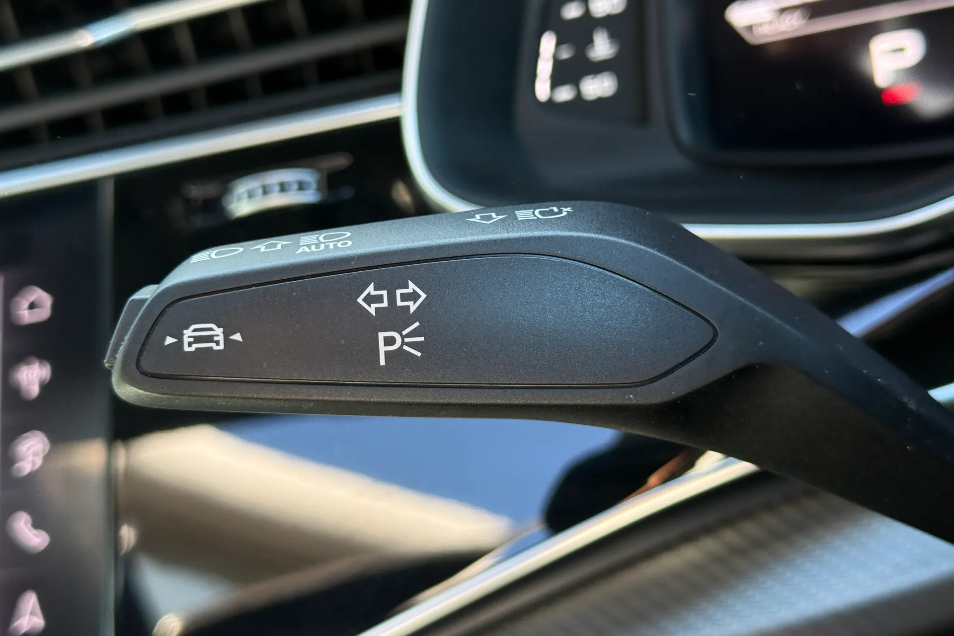 Audi RS Q8 thumbnail image number 25