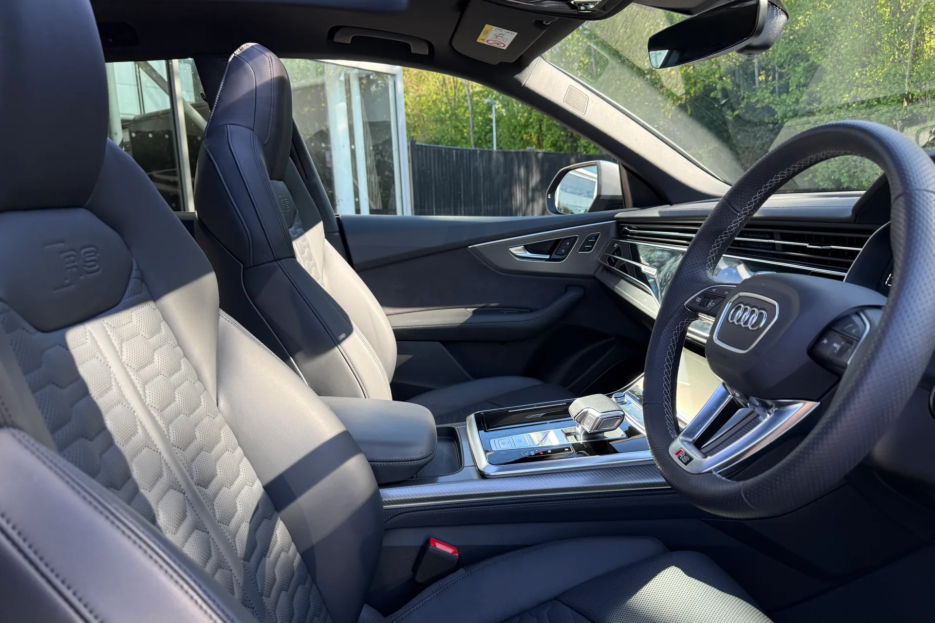 Audi RS Q8 thumbnail image number 38