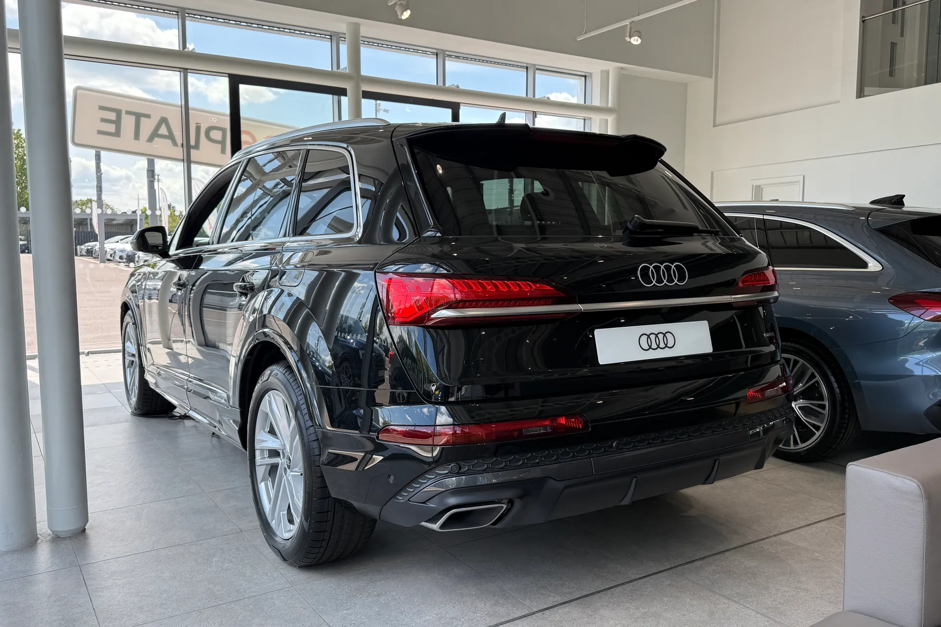 Audi Q7 thumbnail image number 10
