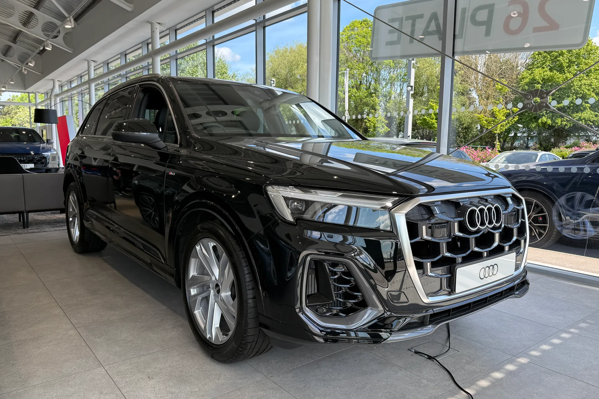 Audi Q7 focused image