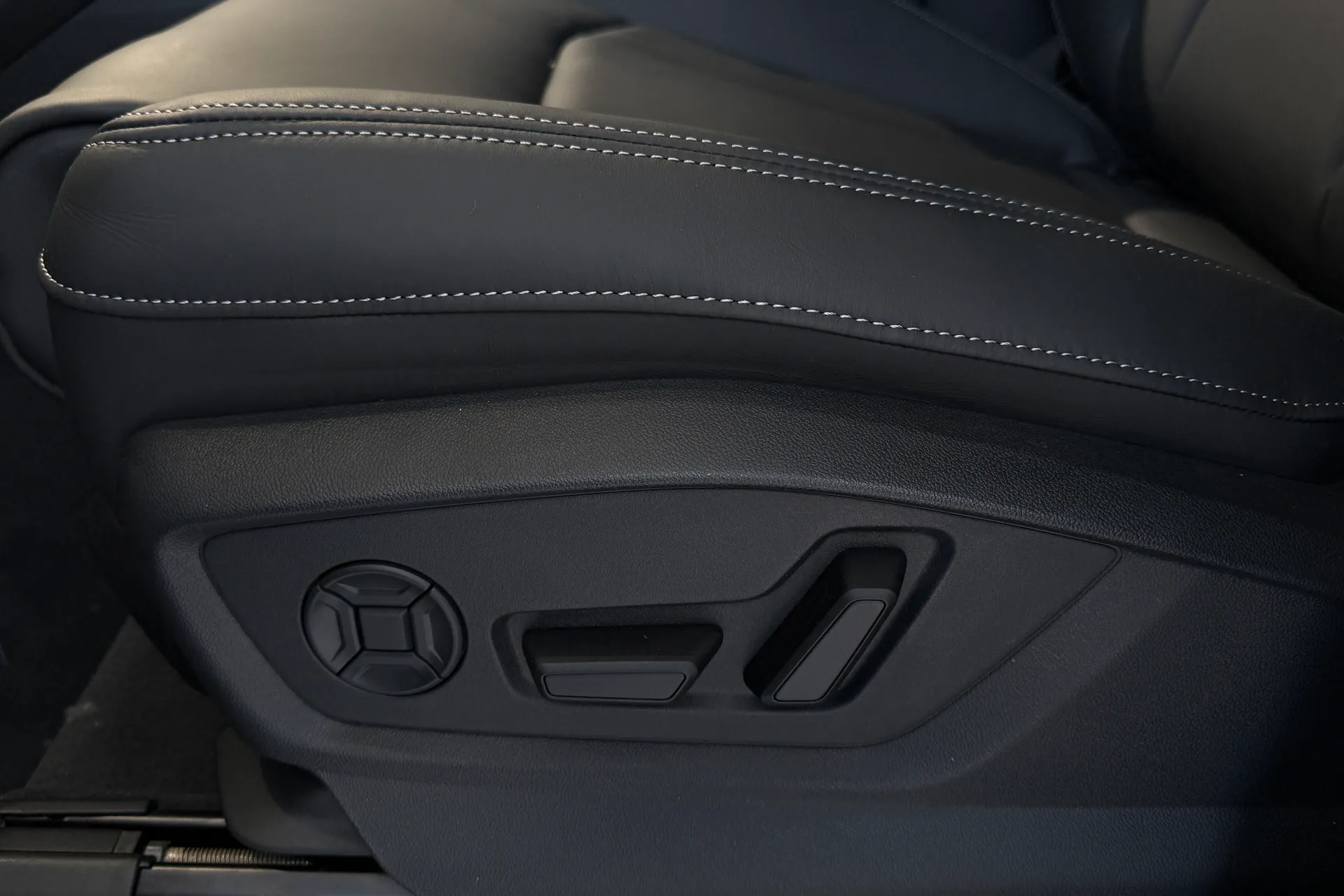 Audi Q7 thumbnail image number 19