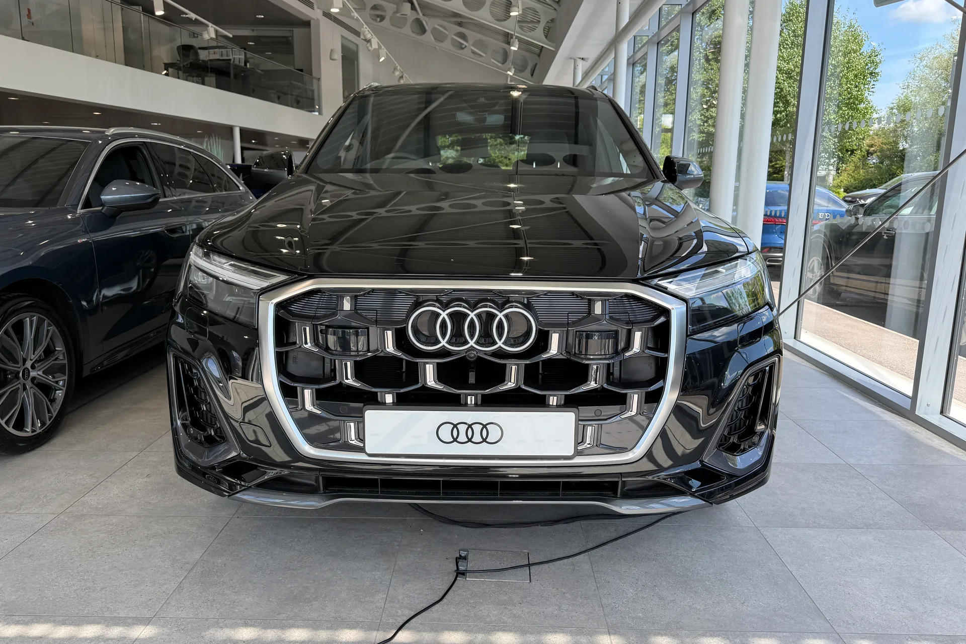 Audi Q7 thumbnail image number 2