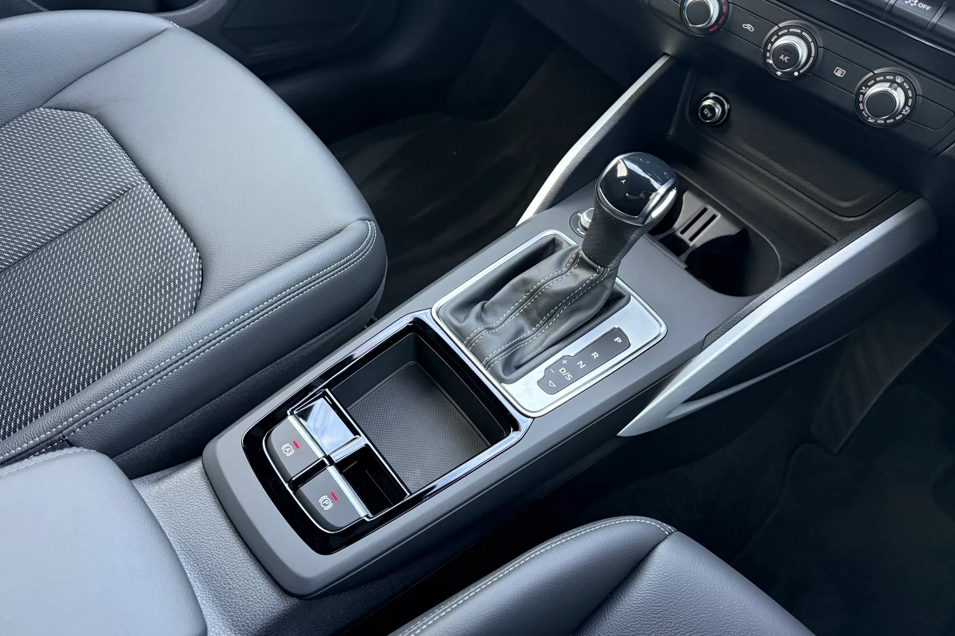 Audi Q2 thumbnail image number 36