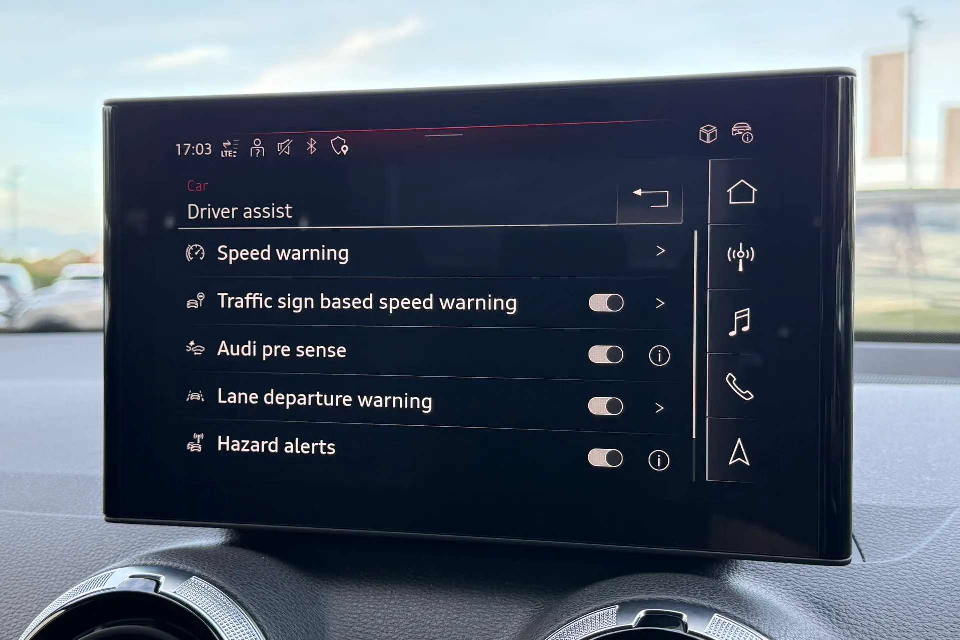 Audi Q2 thumbnail image number 9