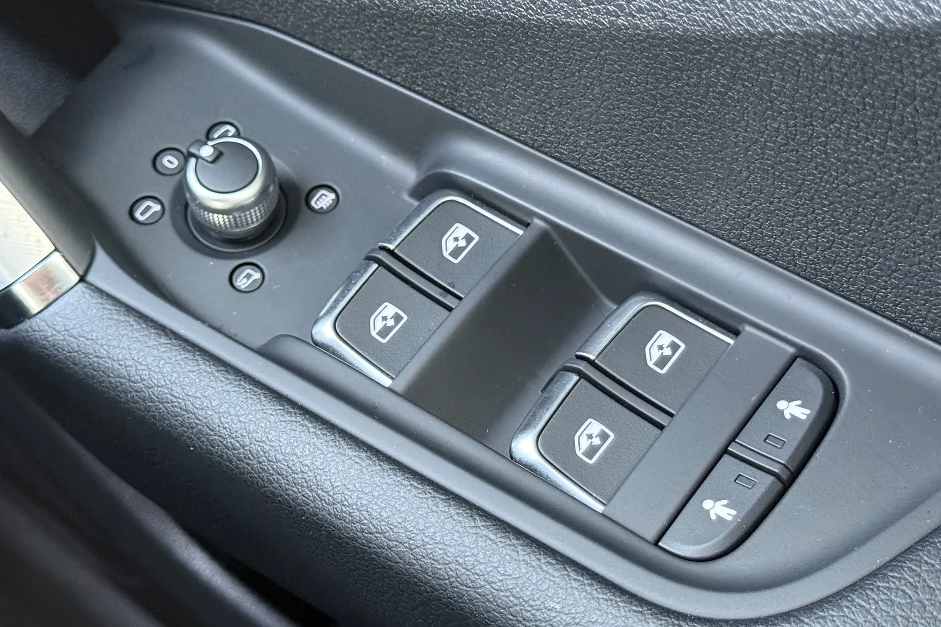 Audi Q2 thumbnail image number 16