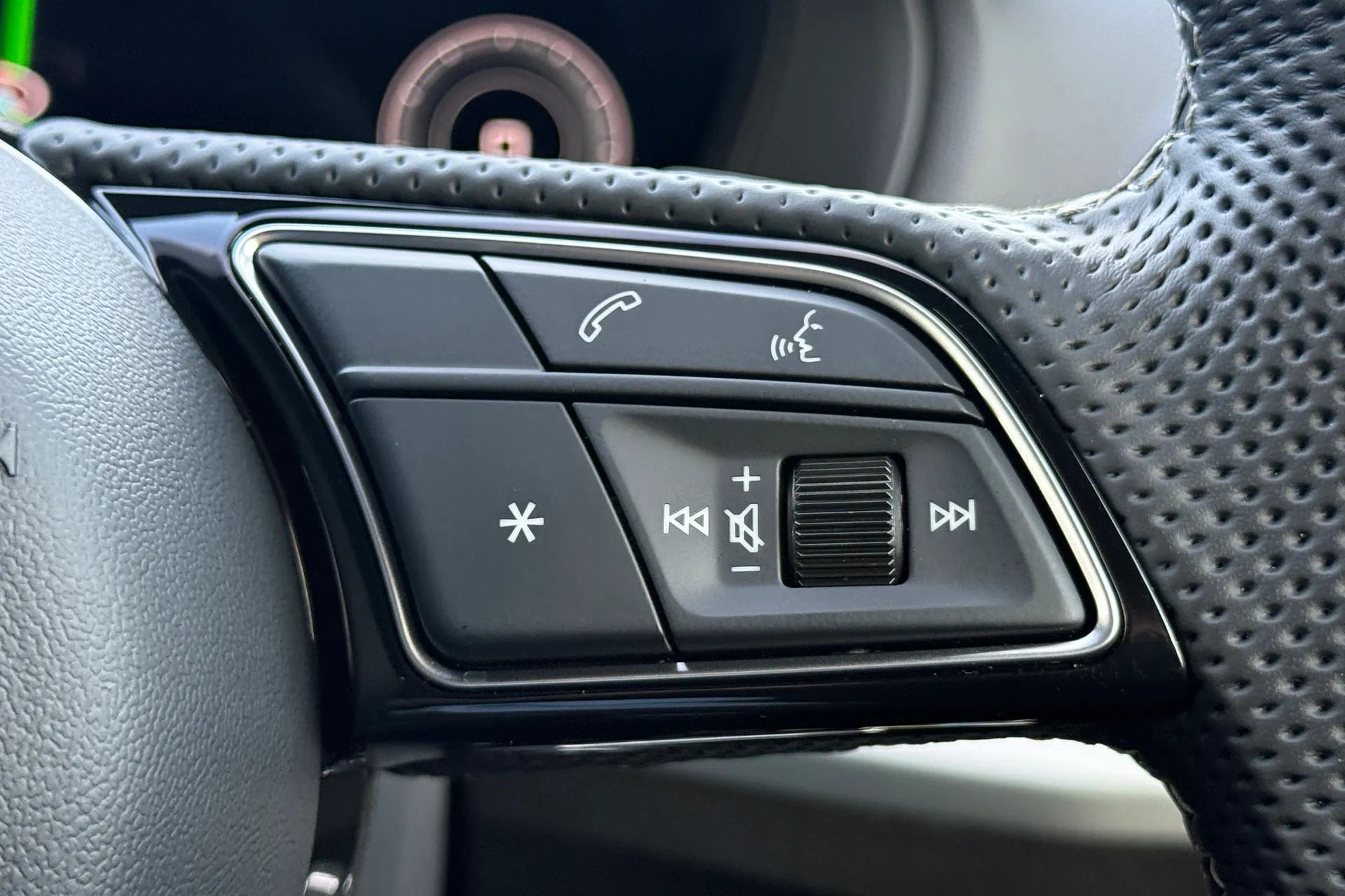 Audi Q2 thumbnail image number 19