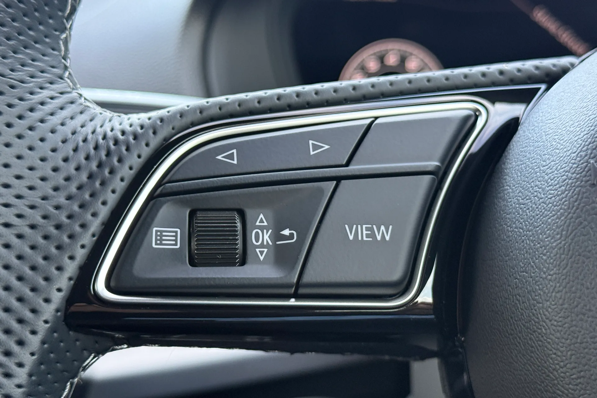 Audi Q2 thumbnail image number 18