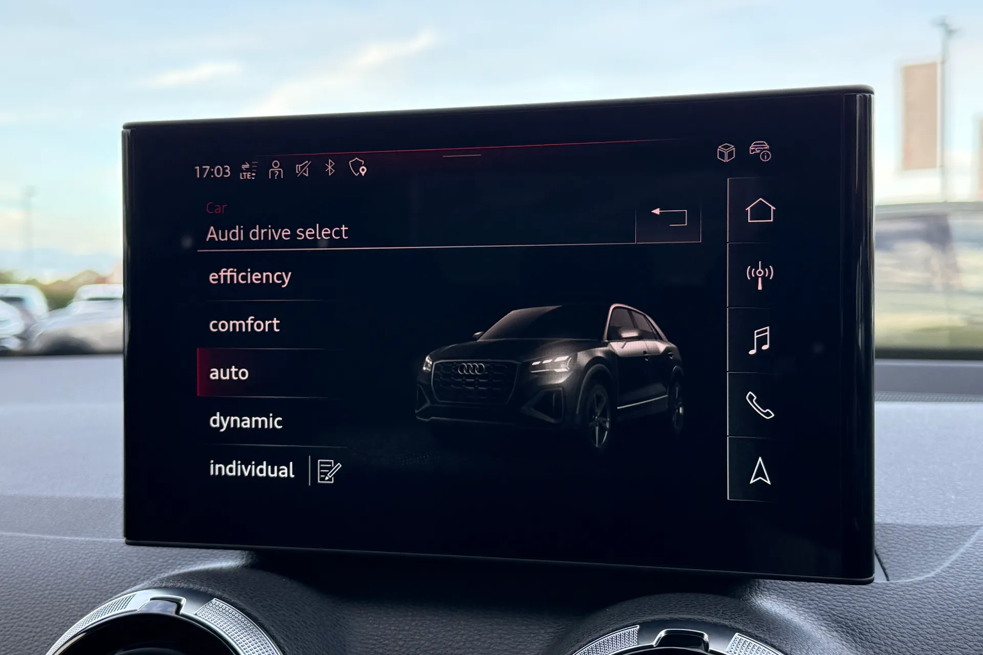 Audi Q2 thumbnail image number 8