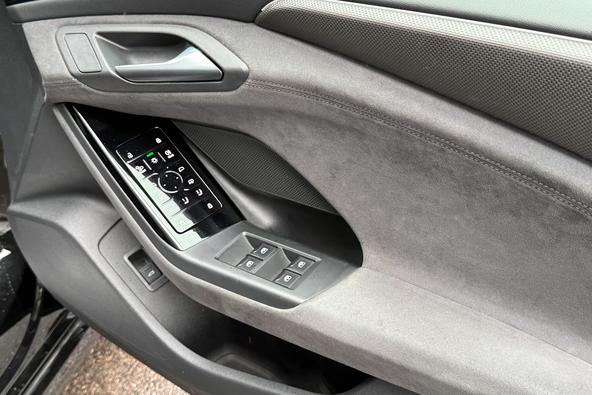 Audi A6 thumbnail image number 33