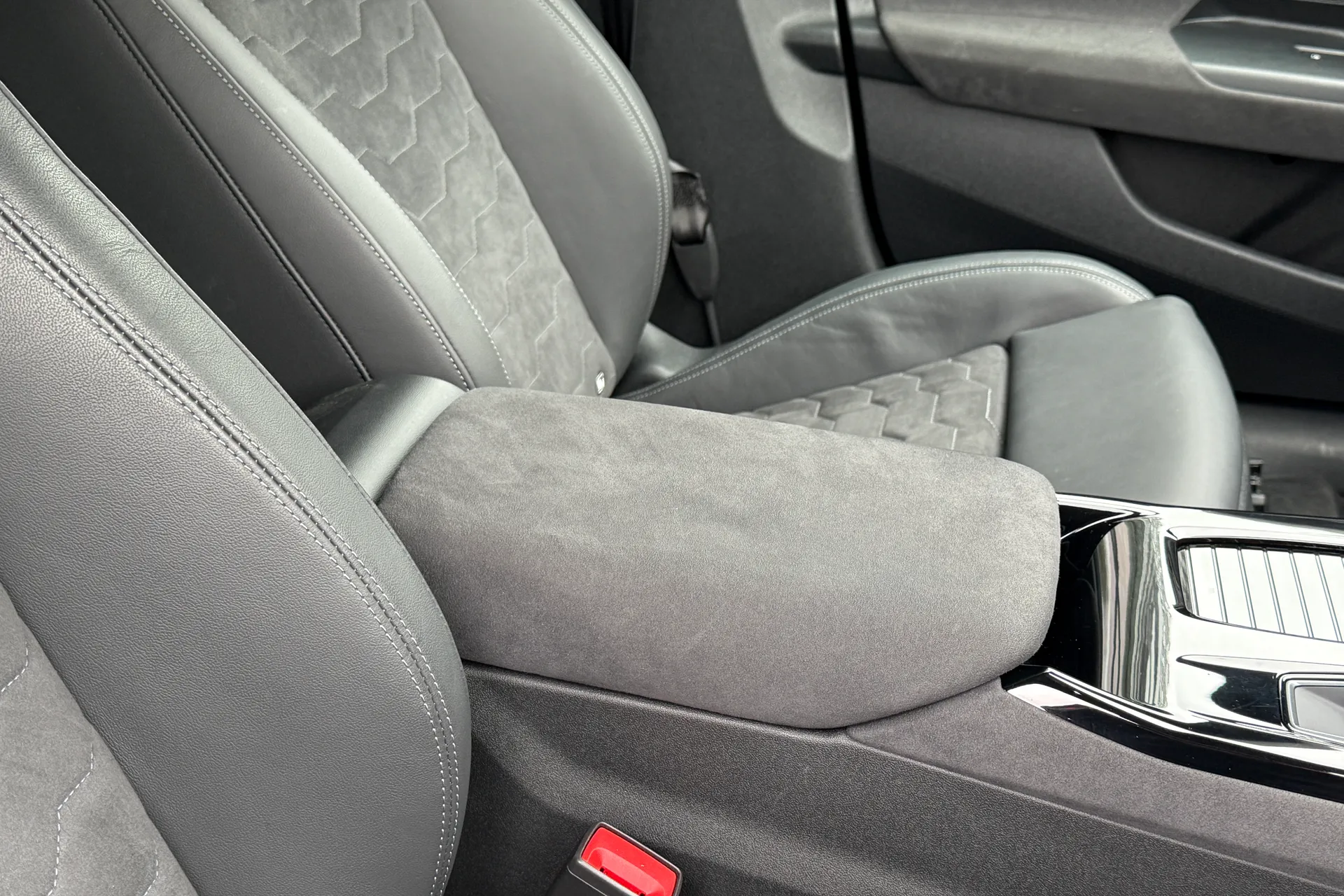 Audi A6 thumbnail image number 31