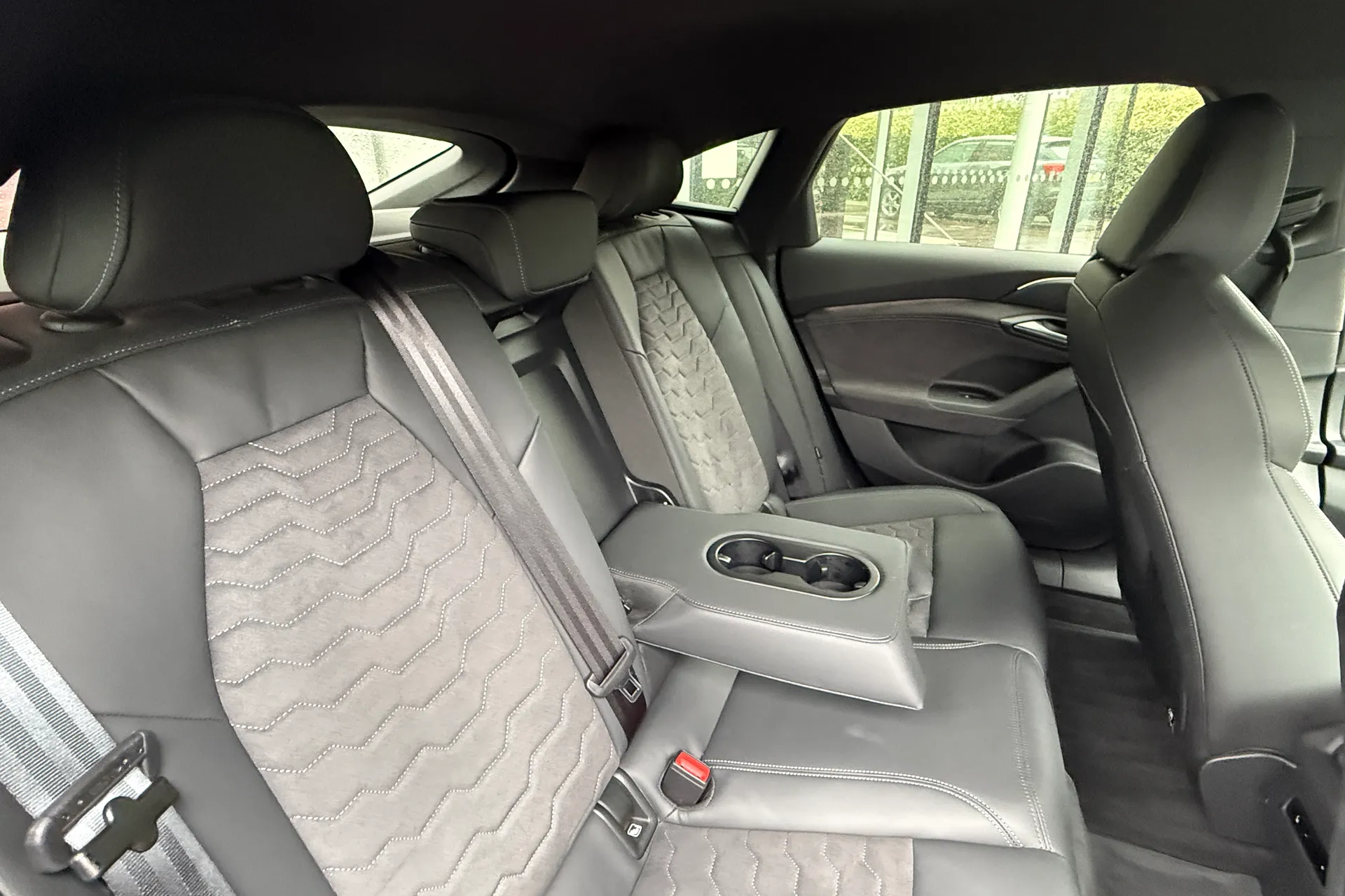 Audi A6 thumbnail image number 36