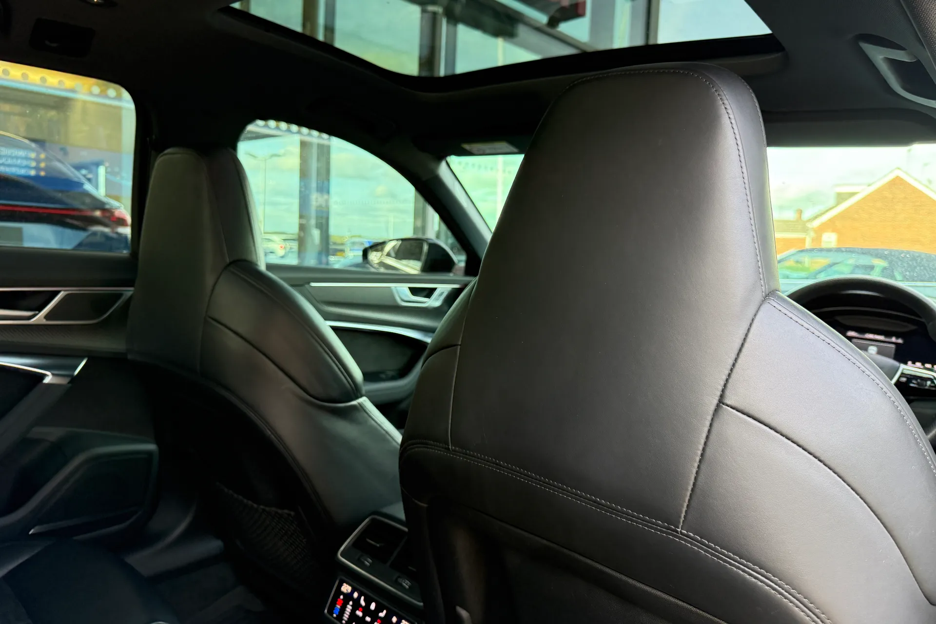 Audi RS6 thumbnail image number 37