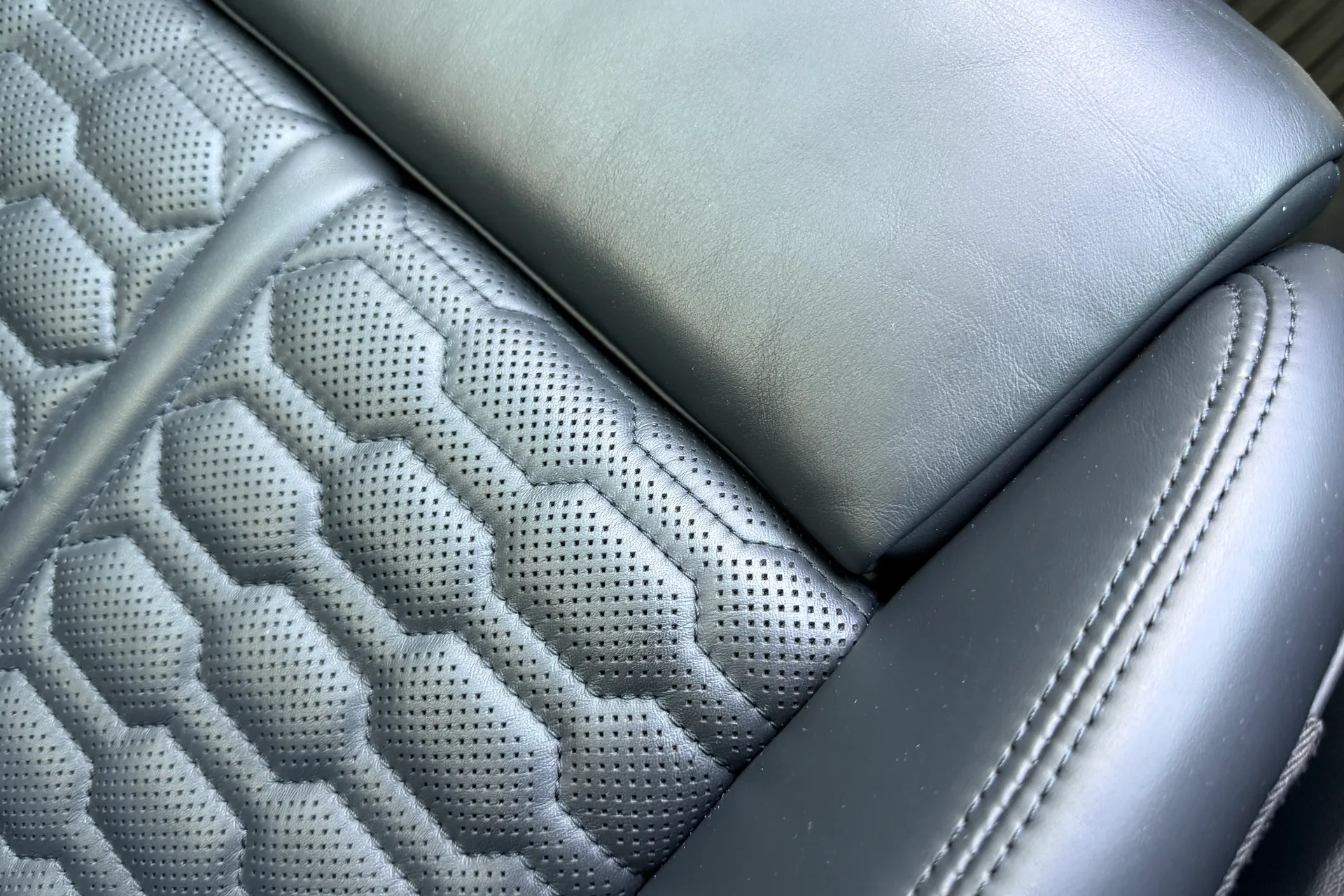 Audi RS6 thumbnail image number 30