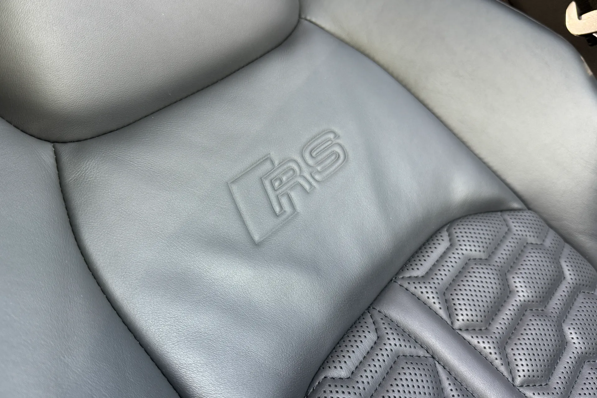 Audi RS6 thumbnail image number 31