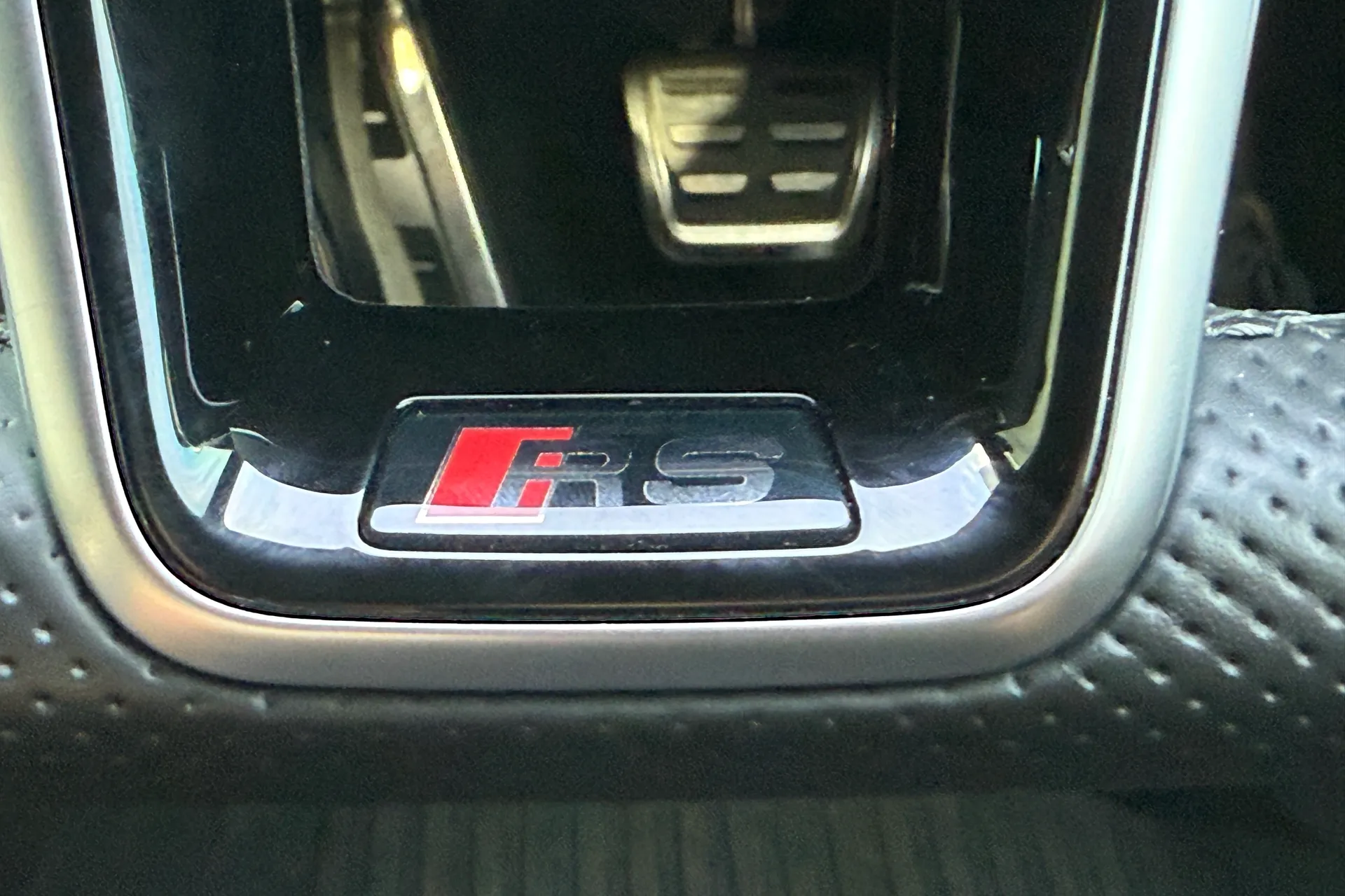 Audi RS6 thumbnail image number 25