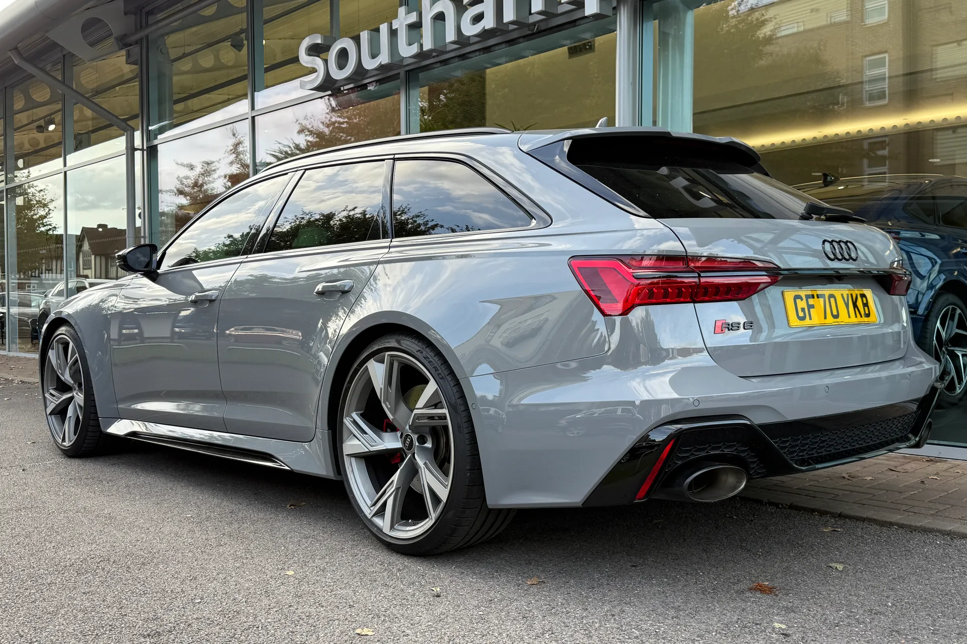 Audi RS6 thumbnail image number 6