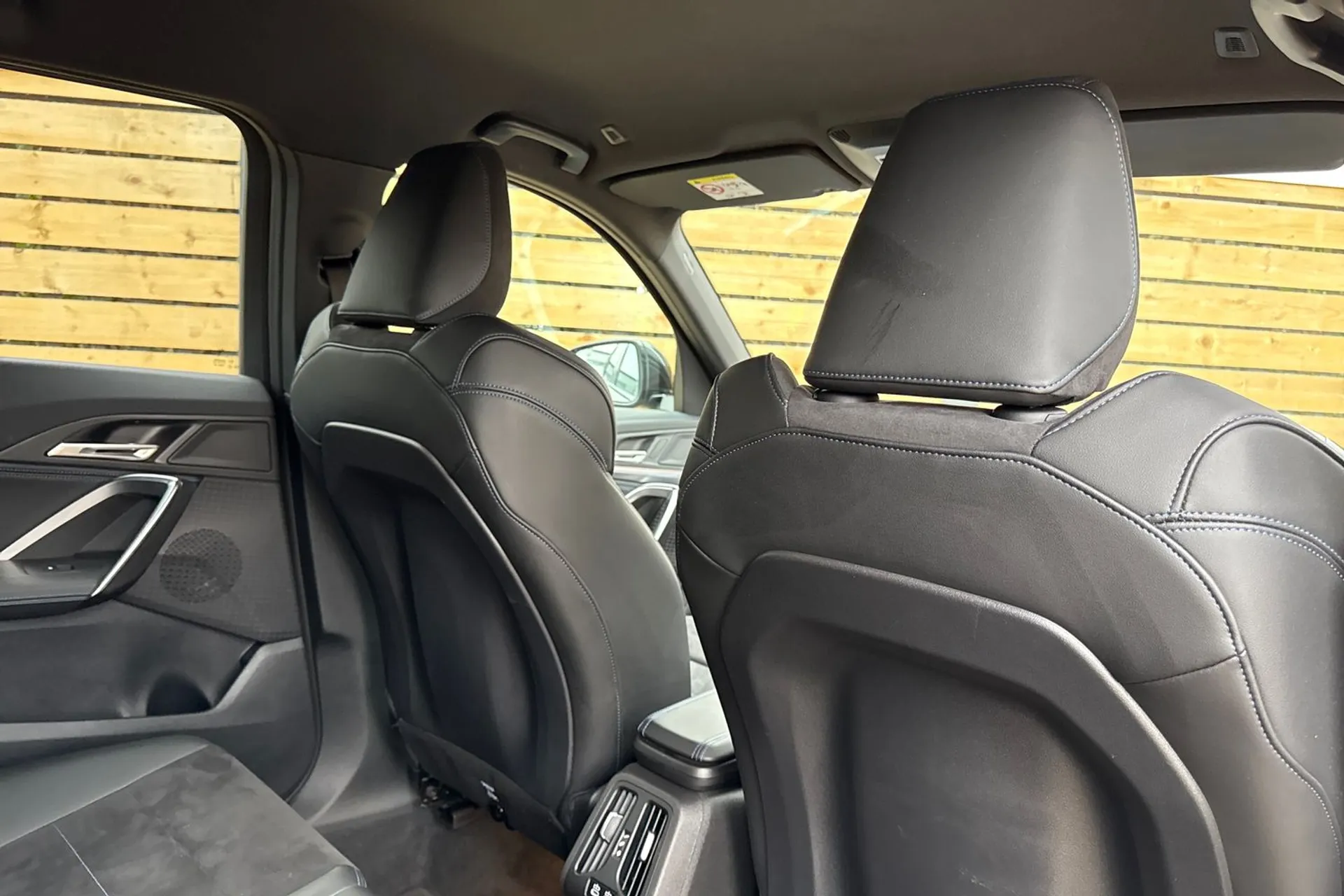 BMW X1 thumbnail image number 25