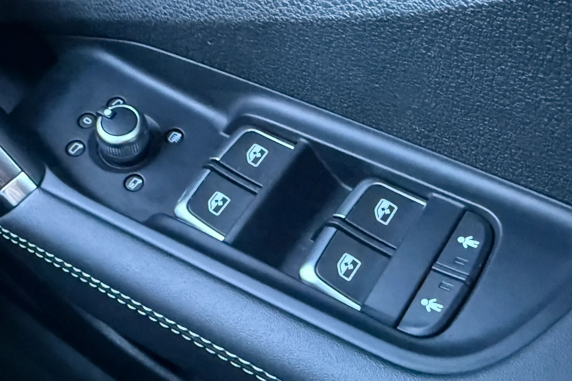 Audi Q2 thumbnail image number 21