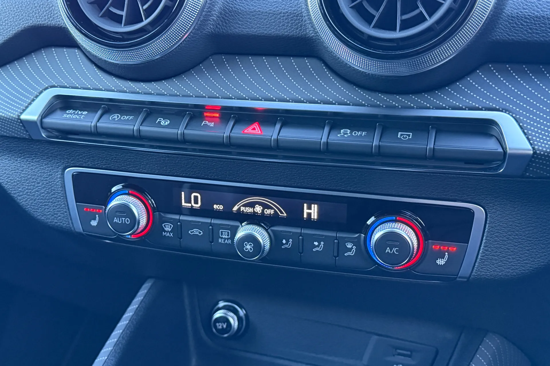 Audi Q2 thumbnail image number 15