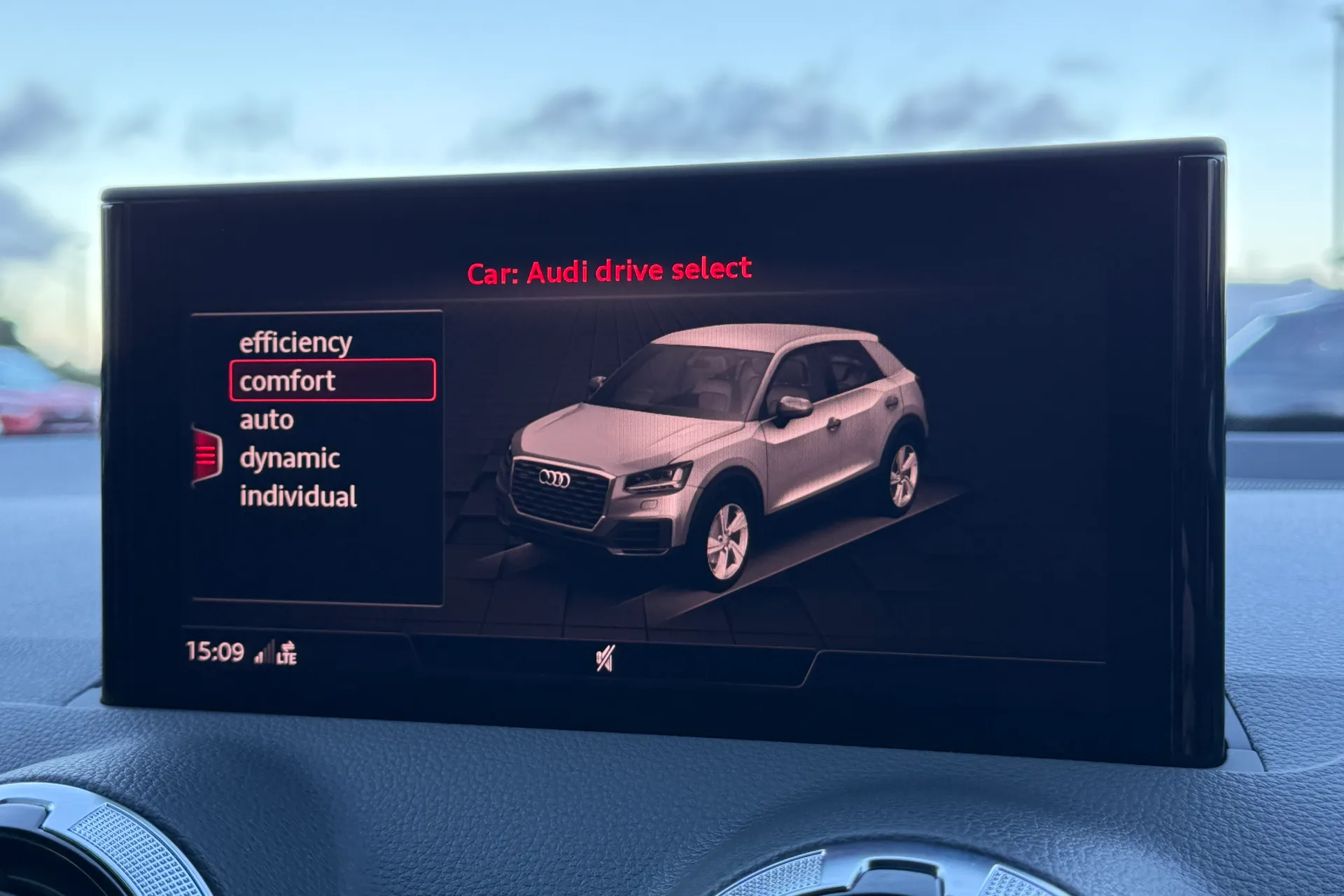 Audi Q2 thumbnail image number 11