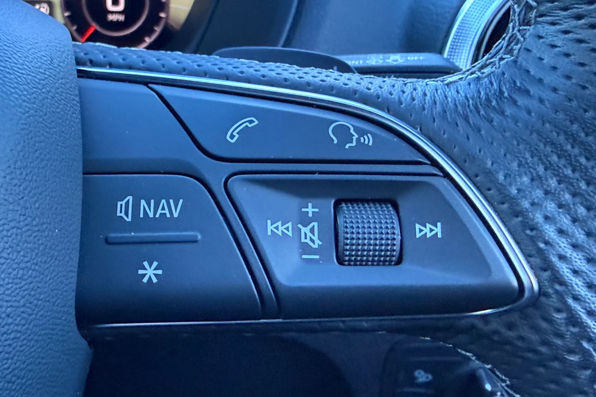 Audi Q2 thumbnail image number 23